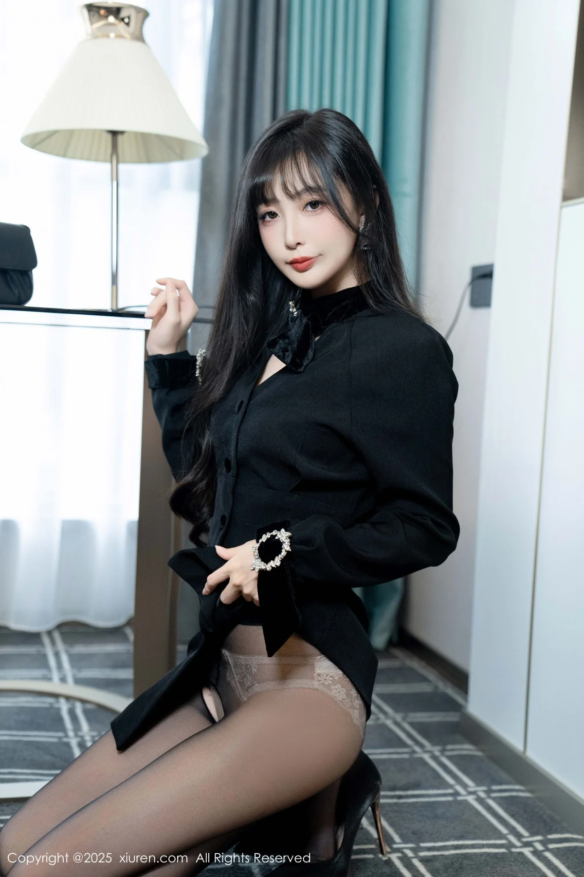樱桃小阑子黑色外套露性感内衣配开档黑丝秀曼妙身姿绝美写真 第 47 张