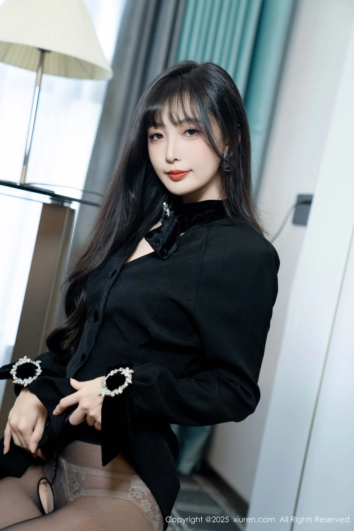 樱桃小阑子黑色外套露性感内衣配开档黑丝秀曼妙身姿绝美写真 第 49 张