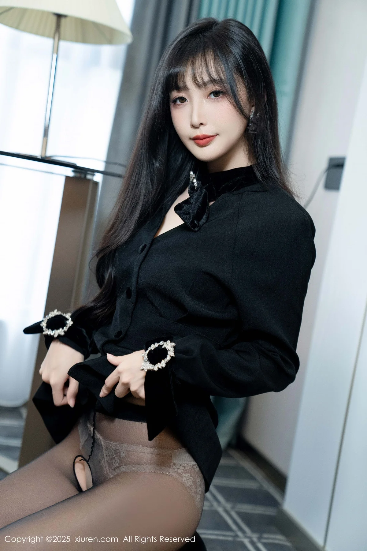 樱桃小阑子黑色外套露性感内衣配开档黑丝秀曼妙身姿绝美写真 第 51 张