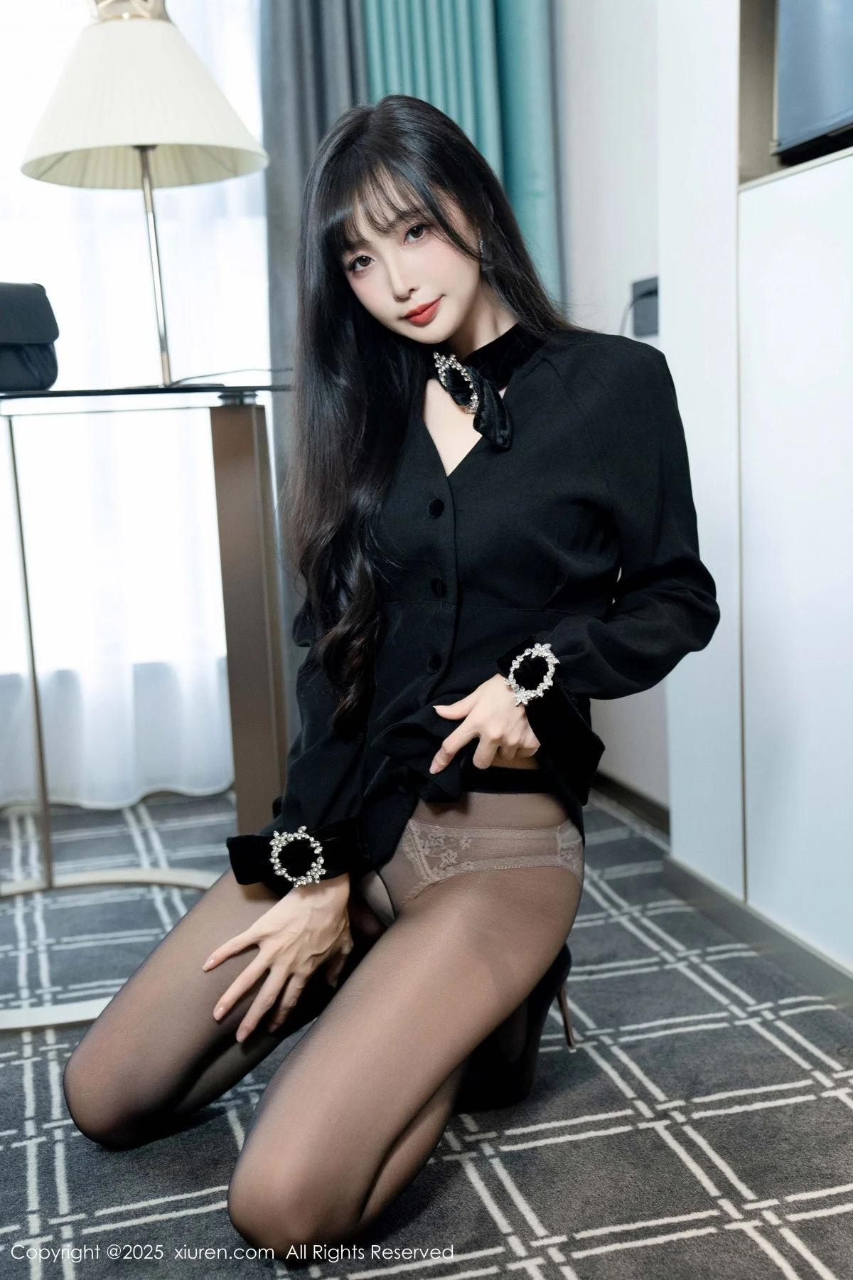 樱桃小阑子黑色外套露性感内衣配开档黑丝秀曼妙身姿绝美写真 第 54 张
