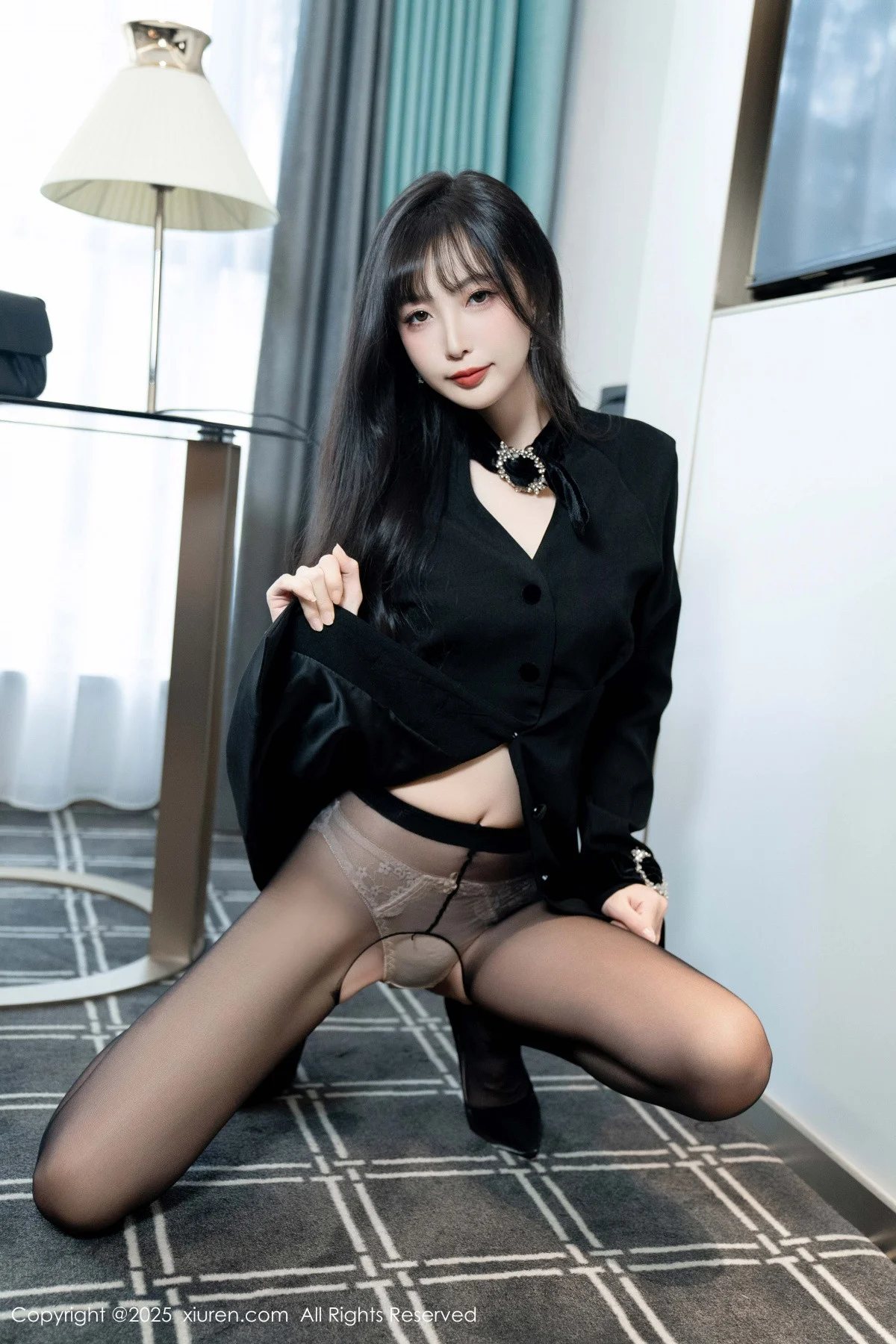 樱桃小阑子黑色外套露性感内衣配开档黑丝秀曼妙身姿绝美写真 第 57 张