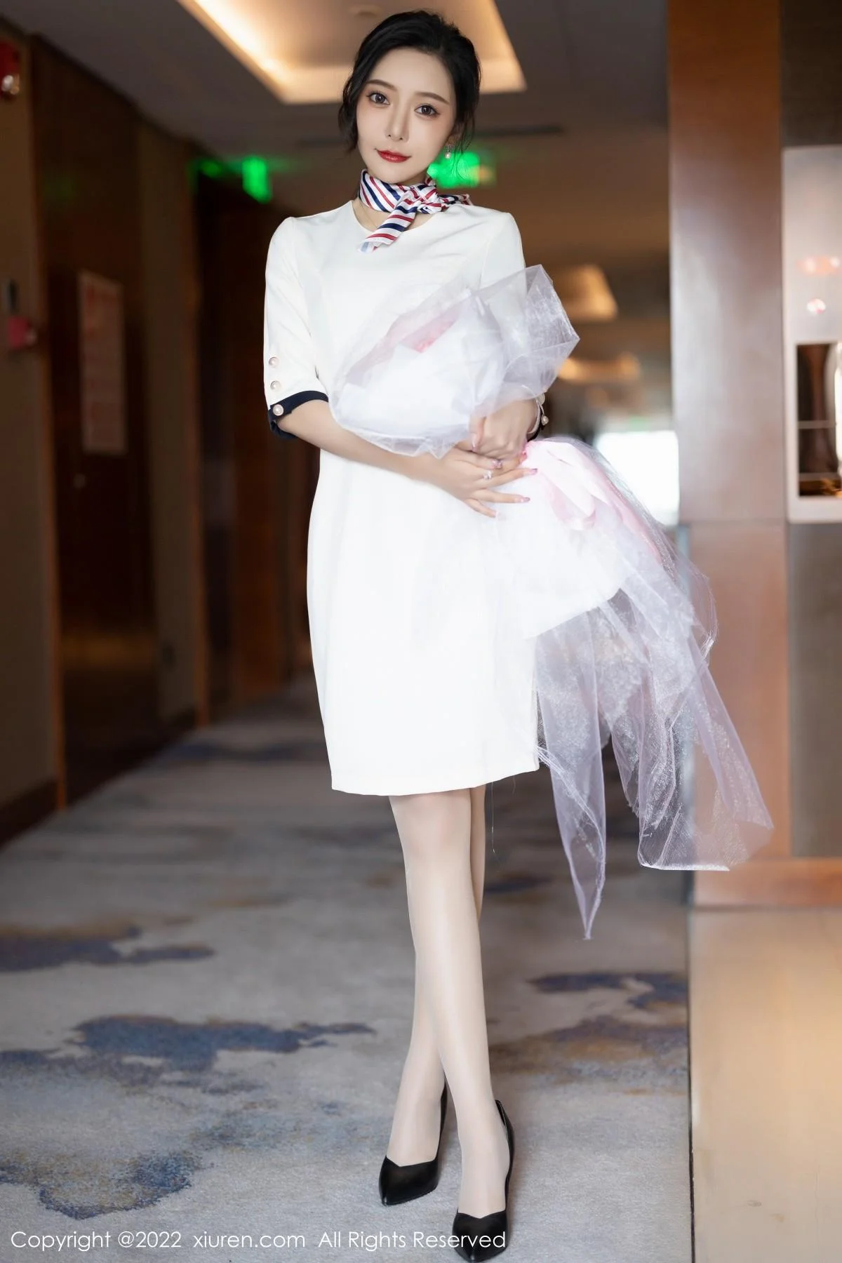 王馨瑶yanni白色连衣短裙露红色内衣配原色丝袜绝美写真 第 29 张