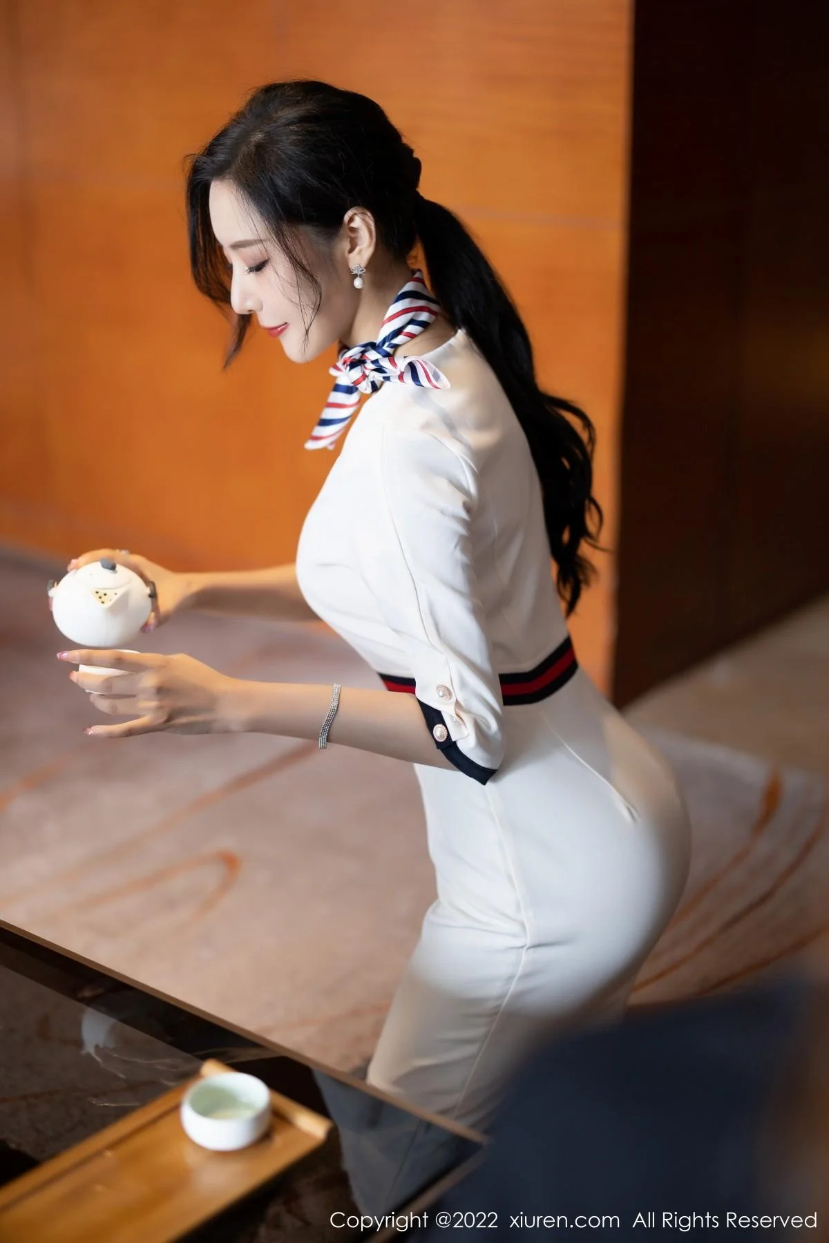 王馨瑶yanni白色连衣短裙露红色内衣配原色丝袜绝美写真 第 31 张