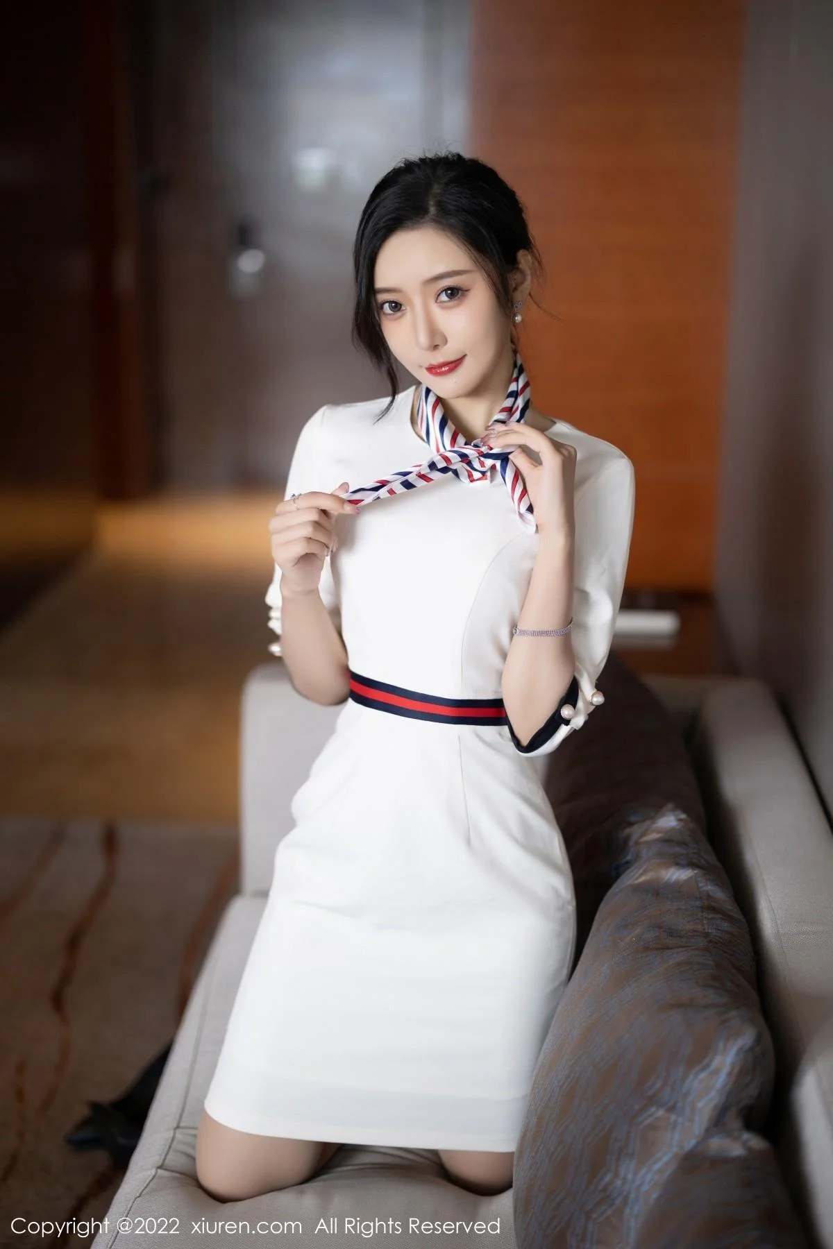 王馨瑶yanni白色连衣短裙露红色内衣配原色丝袜绝美写真 第 45 张