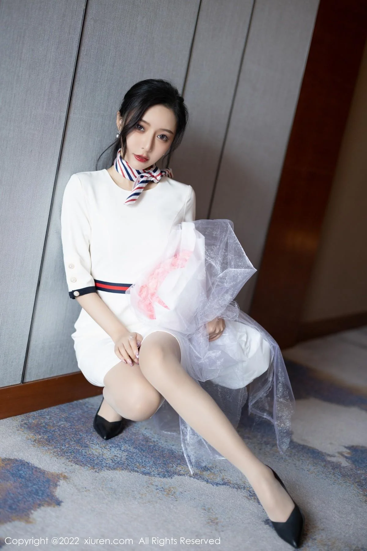 王馨瑶yanni白色连衣短裙露红色内衣配原色丝袜绝美写真 第 5 张