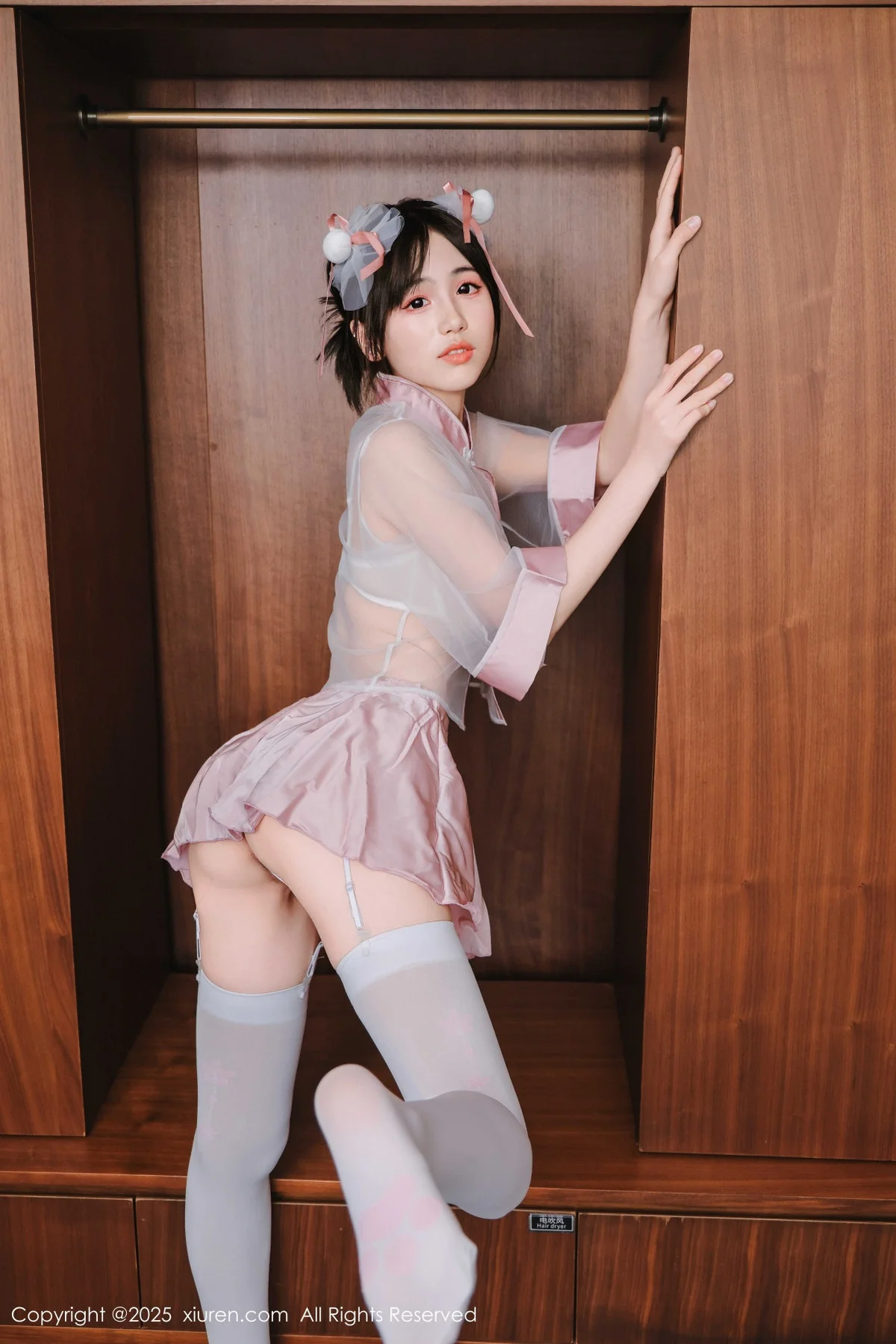 奶芙乔乔性感粉色情趣内衣配白丝吊袜秀凹凸身材绝美写真 第 39 张
