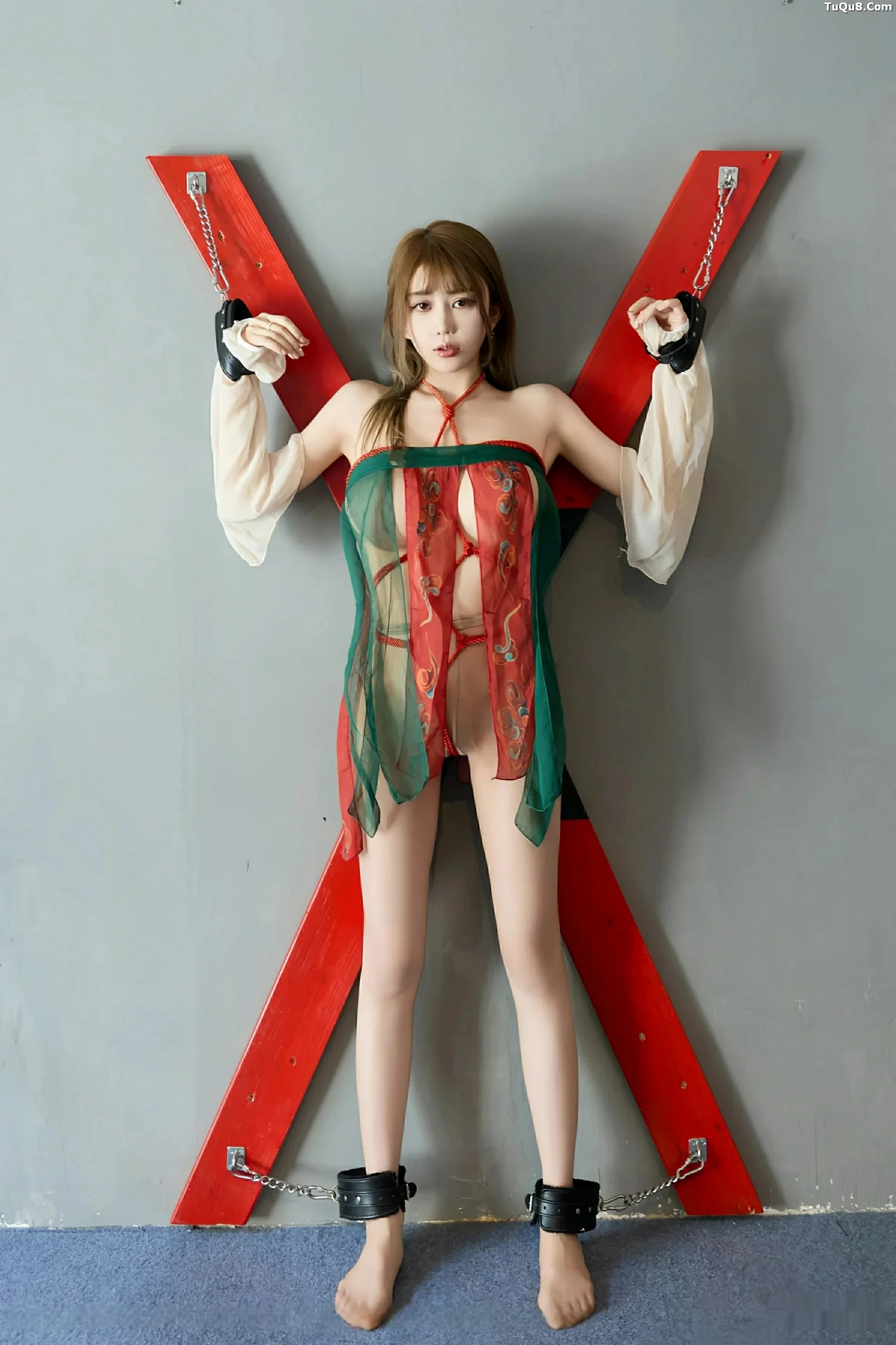 Zoe柚柚性感古风薄纱服饰配超薄肉丝秀凹凸身材绝美写真 第 13 张