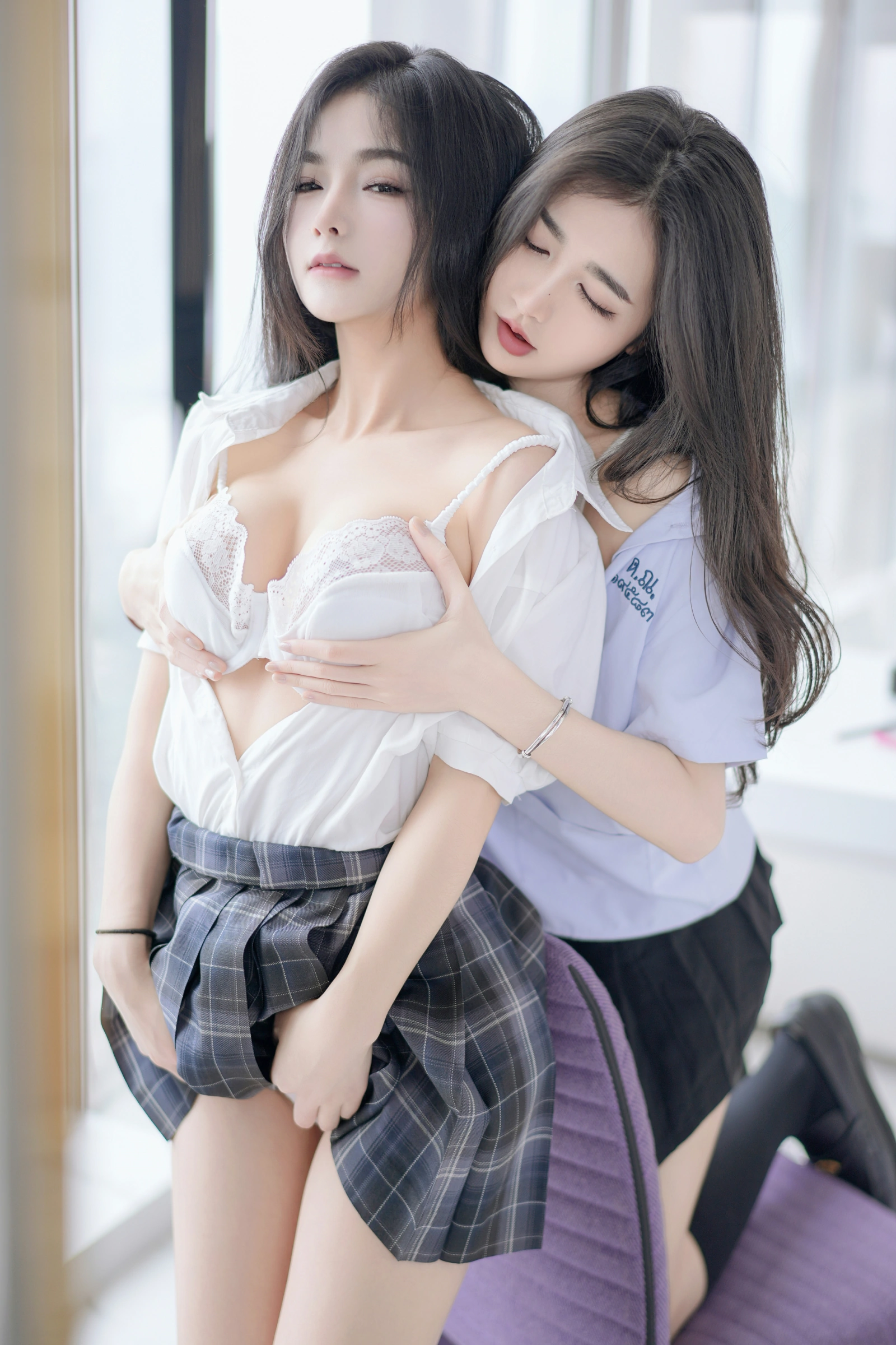 [秀人付费] 谭小灵&鱼子酱Fish 诱人私拍福利 双人JK 第 30 张