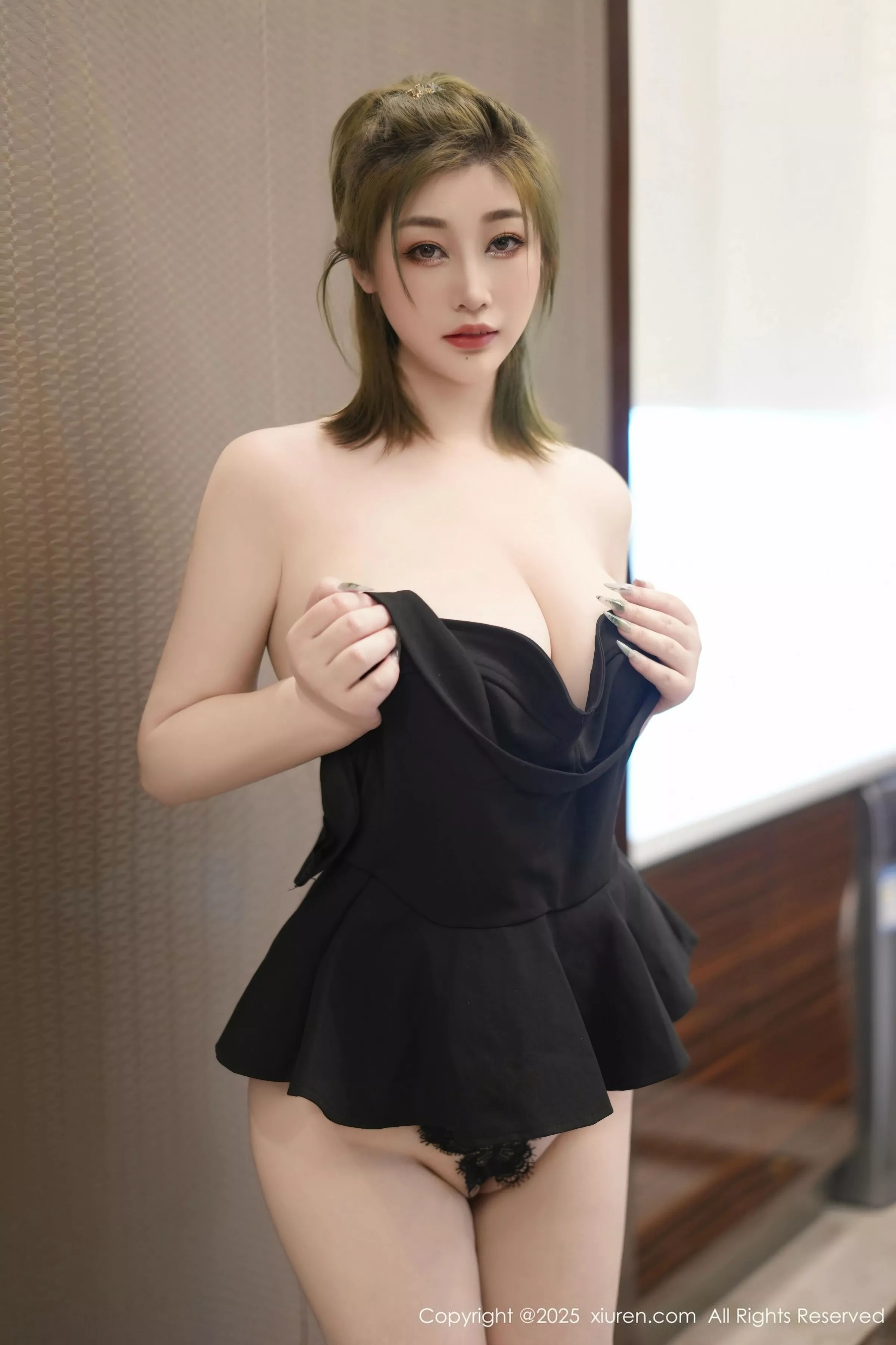 妲己_Toxic性感黑色低胸连衣短裙秀丰乳肥臀惹火绝美写真 第 90 张