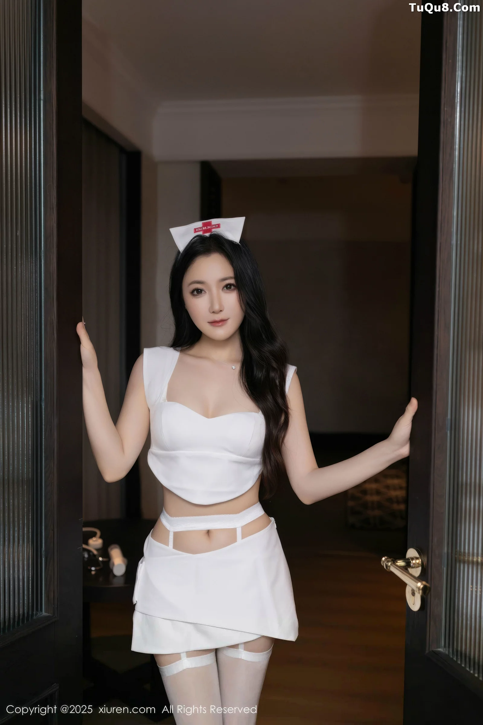 鱼子酱Fish性感白色护士制服配白丝吊袜秀曼妙身姿绝美写真 第 17 张