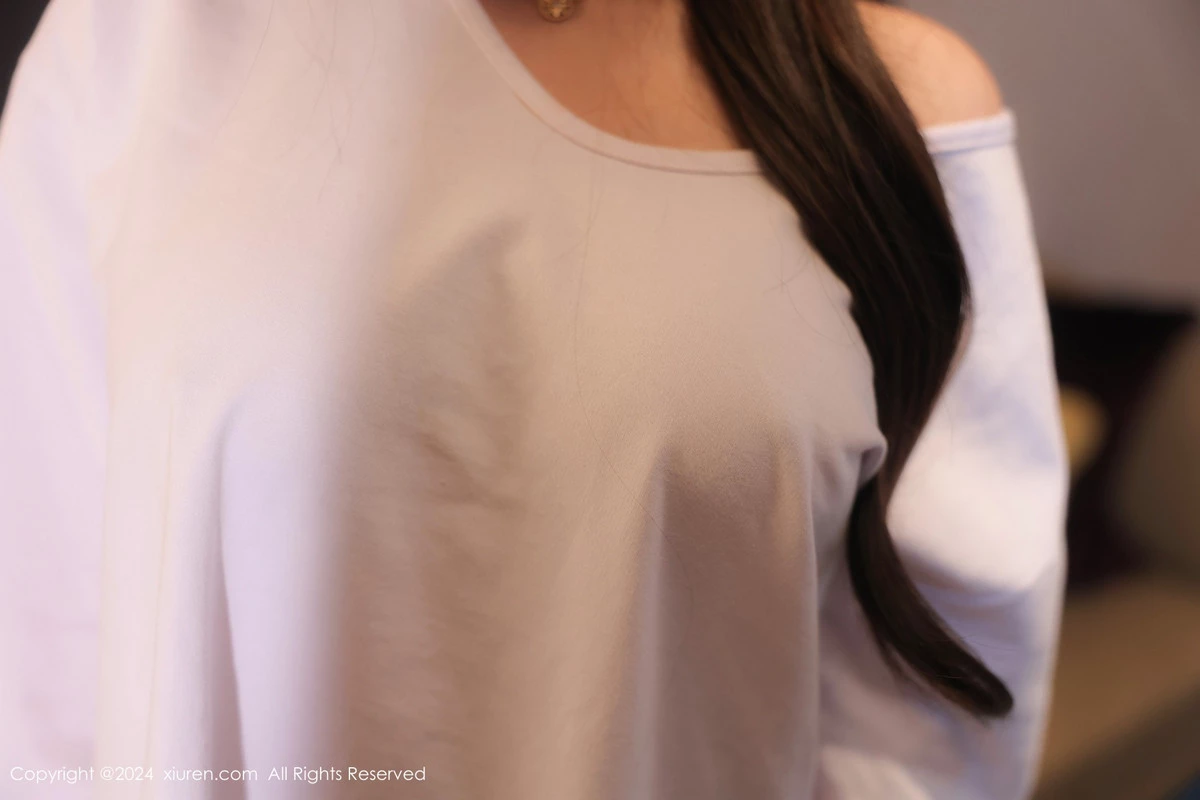 媃柔性感狐狸装扮白色上衣半脱秀惹火身材撩人绝美写真 第 16 张