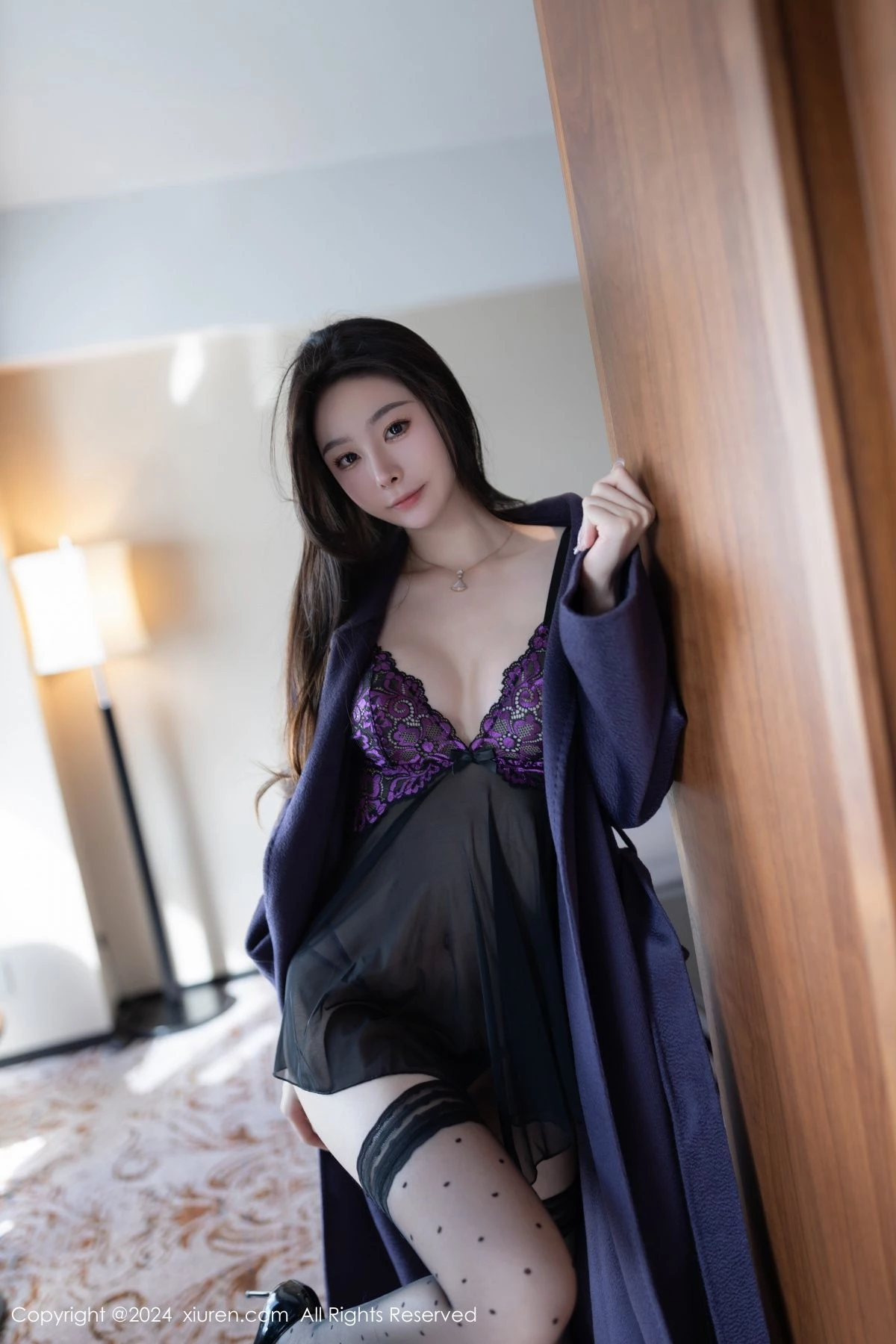 小逗逗性感紫色蕾丝情趣内衣配超薄黑丝秀曼妙身姿绝美写真 第 2 张