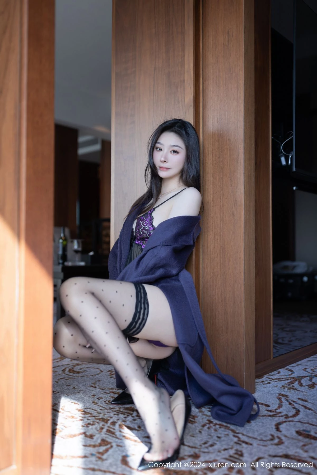 小逗逗性感紫色蕾丝情趣内衣配超薄黑丝秀曼妙身姿绝美写真 第 3 张