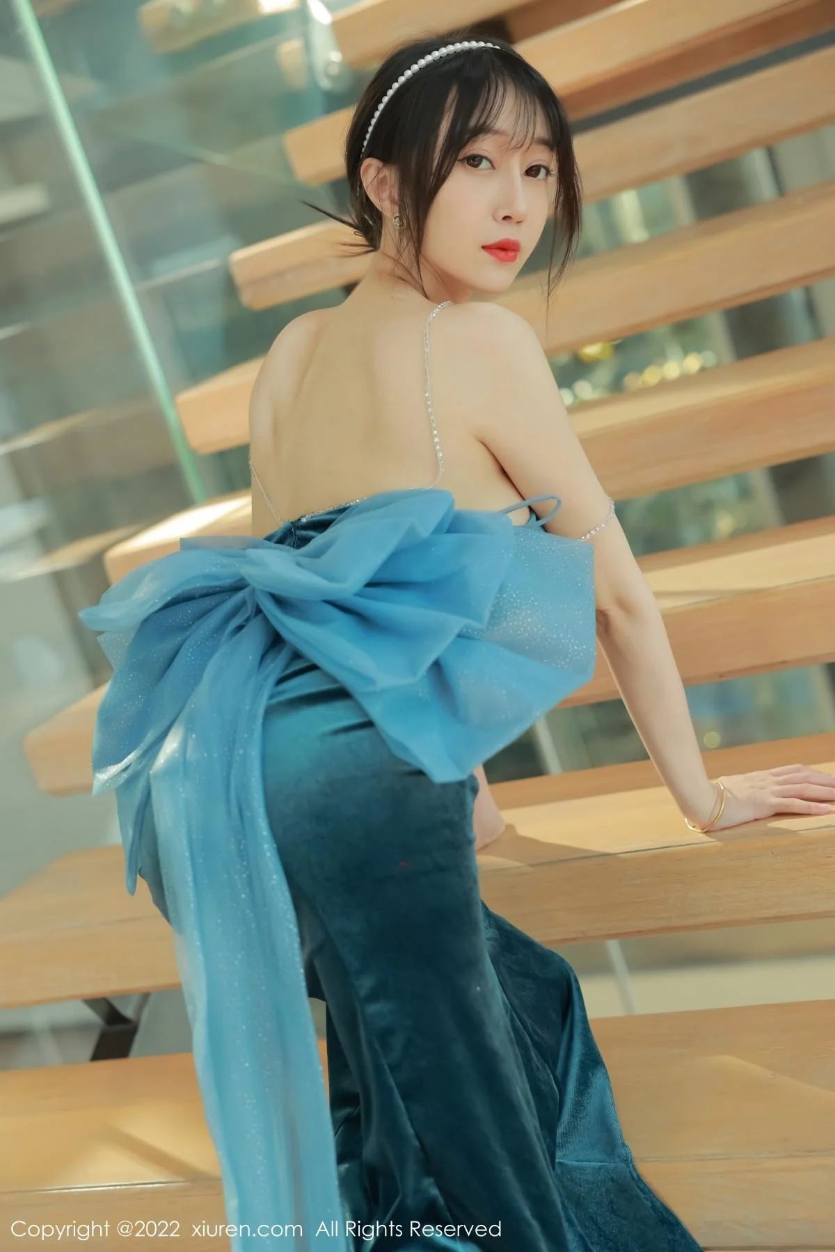 玥儿玥er香格里拉旅拍暗绿色吊带长裙秀完美身材绝美写真 第 31 张