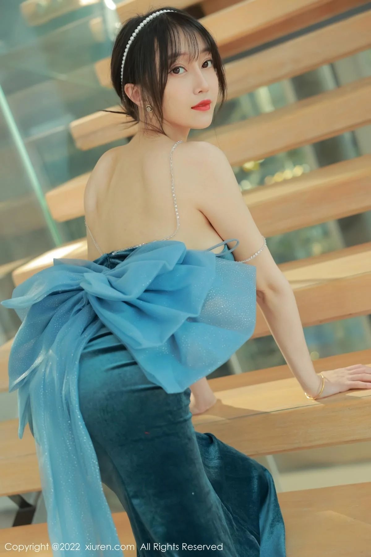 玥儿玥er香格里拉旅拍暗绿色吊带长裙秀完美身材绝美写真 第 32 张