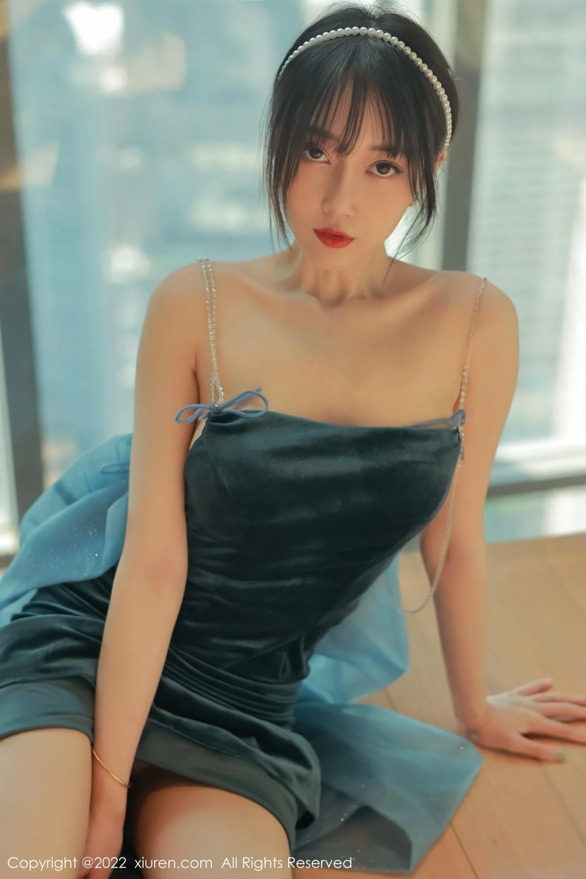 玥儿玥er香格里拉旅拍暗绿色吊带长裙秀完美身材绝美写真 第 44 张