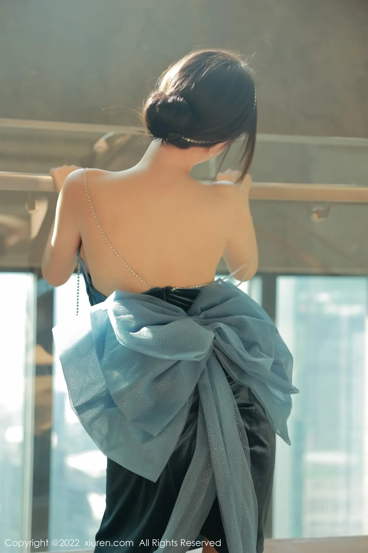 玥儿玥er香格里拉旅拍暗绿色吊带长裙秀完美身材绝美写真 第 48 张