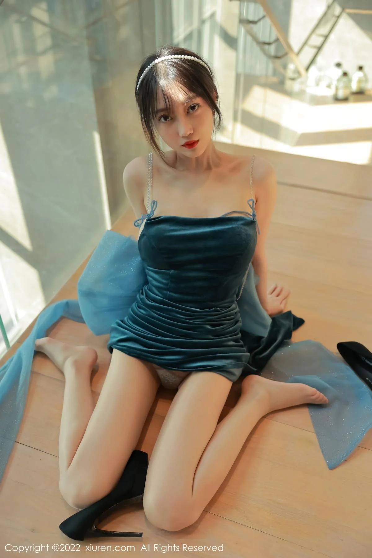 玥儿玥er香格里拉旅拍暗绿色吊带长裙秀完美身材绝美写真 第 55 张