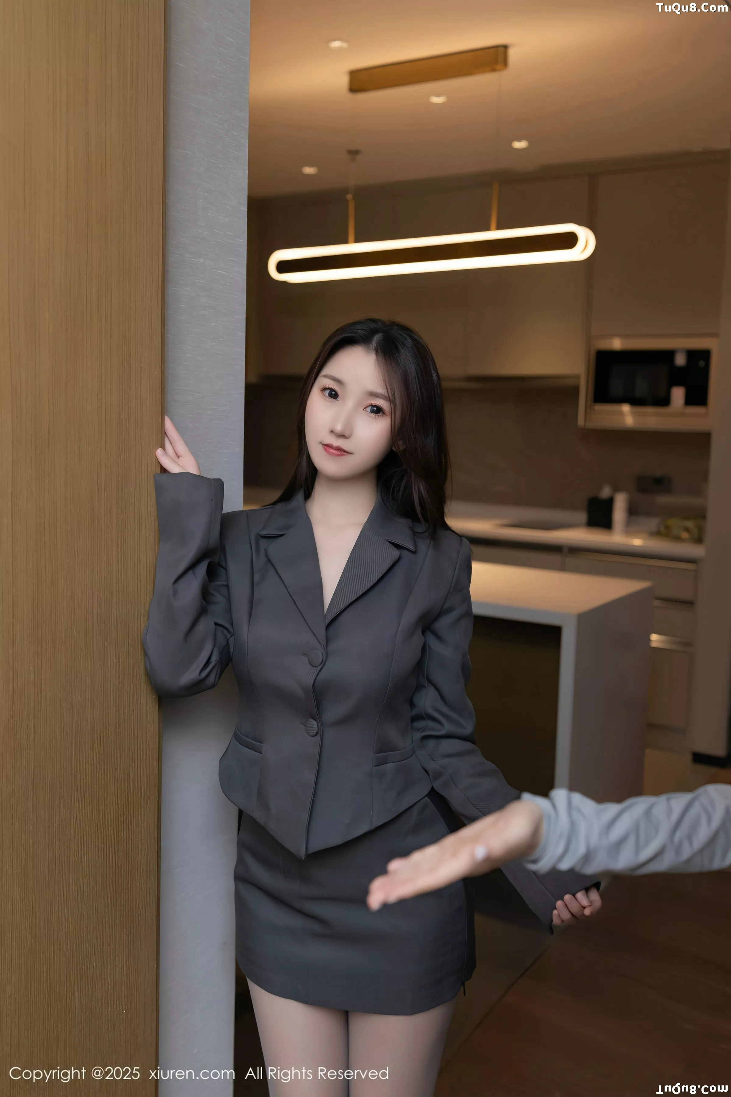杏子Yada性感白色薄透内衣配灰色丝袜秀曼妙身姿绝美写真 第 17 张