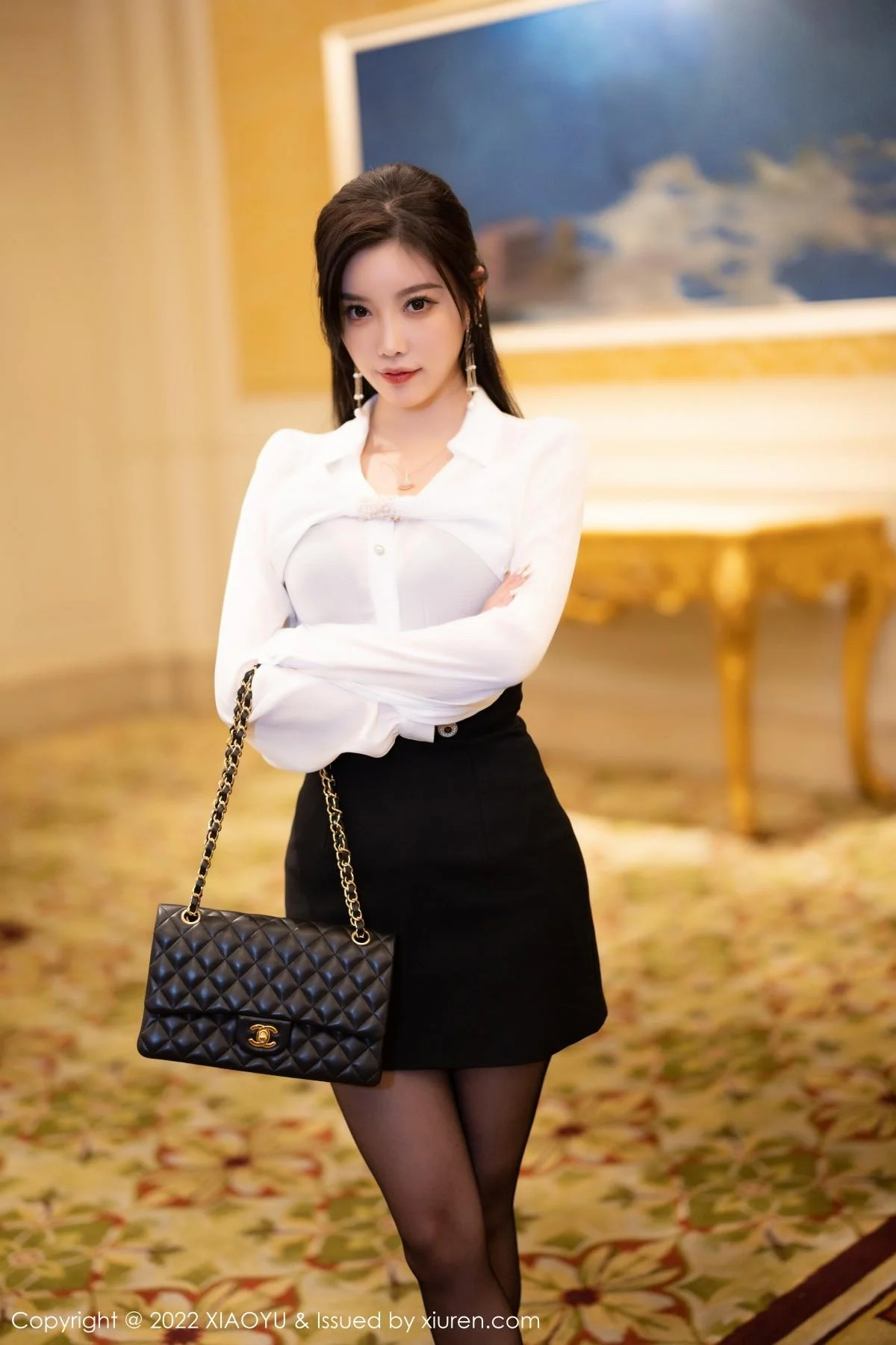 杨晨晨Yome性感白T配黑短裙露蓝色内衣超薄黑丝绝美写真 第 9 张