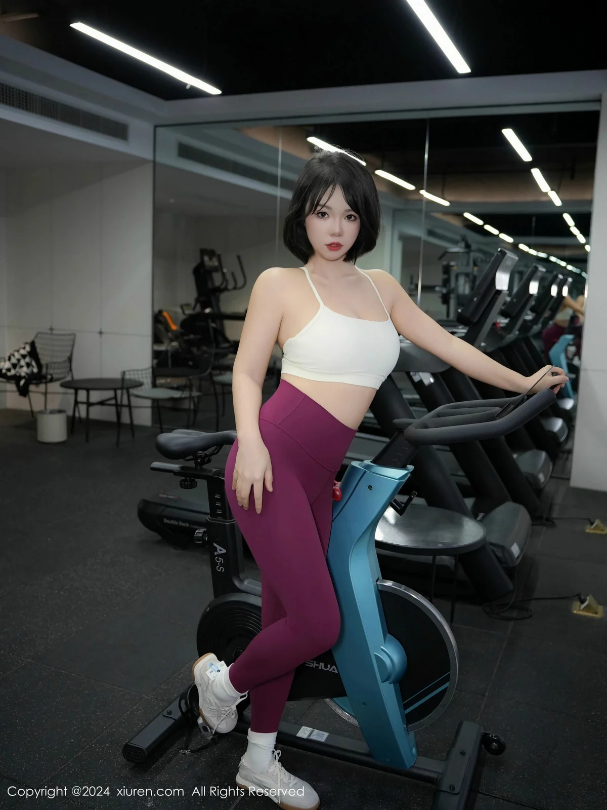 桃色奶酪健身房场景性感紫色瑜伽服秀丰腴身材绝美写真 第 11 张