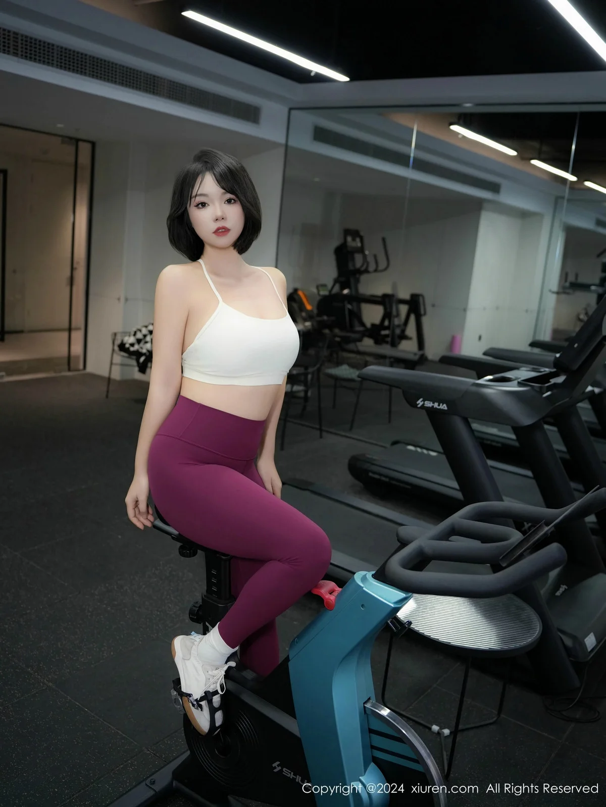 桃色奶酪健身房场景性感紫色瑜伽服秀丰腴身材绝美写真 第 16 张
