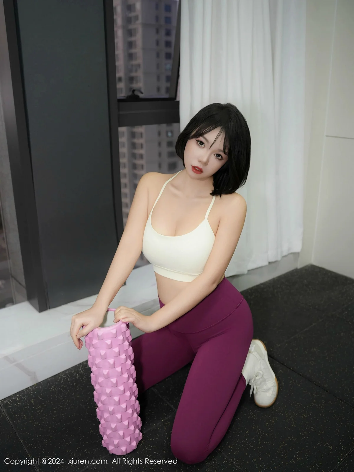 桃色奶酪健身房场景性感紫色瑜伽服秀丰腴身材绝美写真 第 29 张