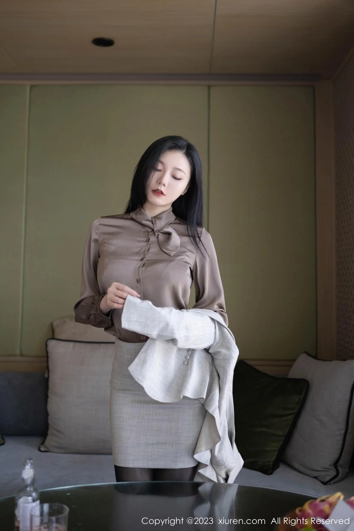 安然anran灰色职业Ol装露红色蕾丝内衣秀曼妙身姿绝美写真 第 11 张