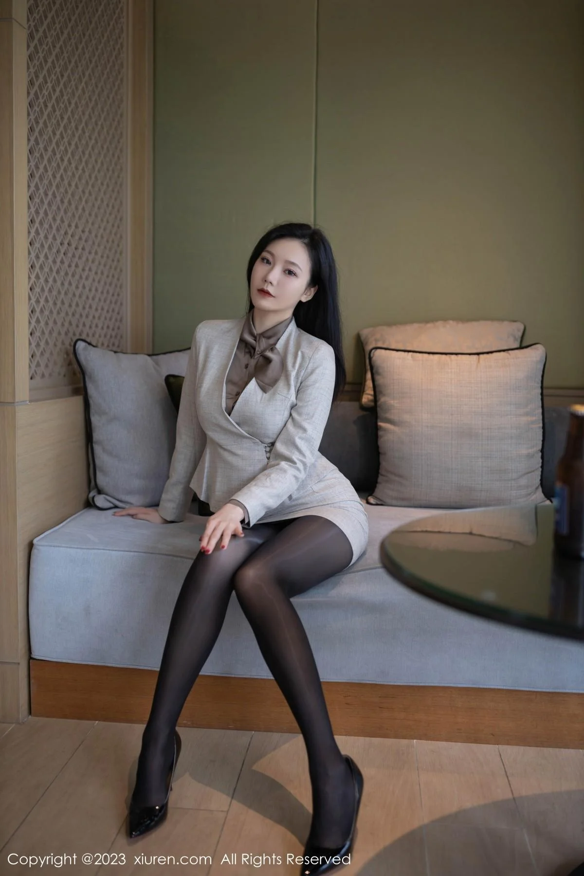 安然anran灰色职业Ol装露红色蕾丝内衣秀曼妙身姿绝美写真 第 3 张