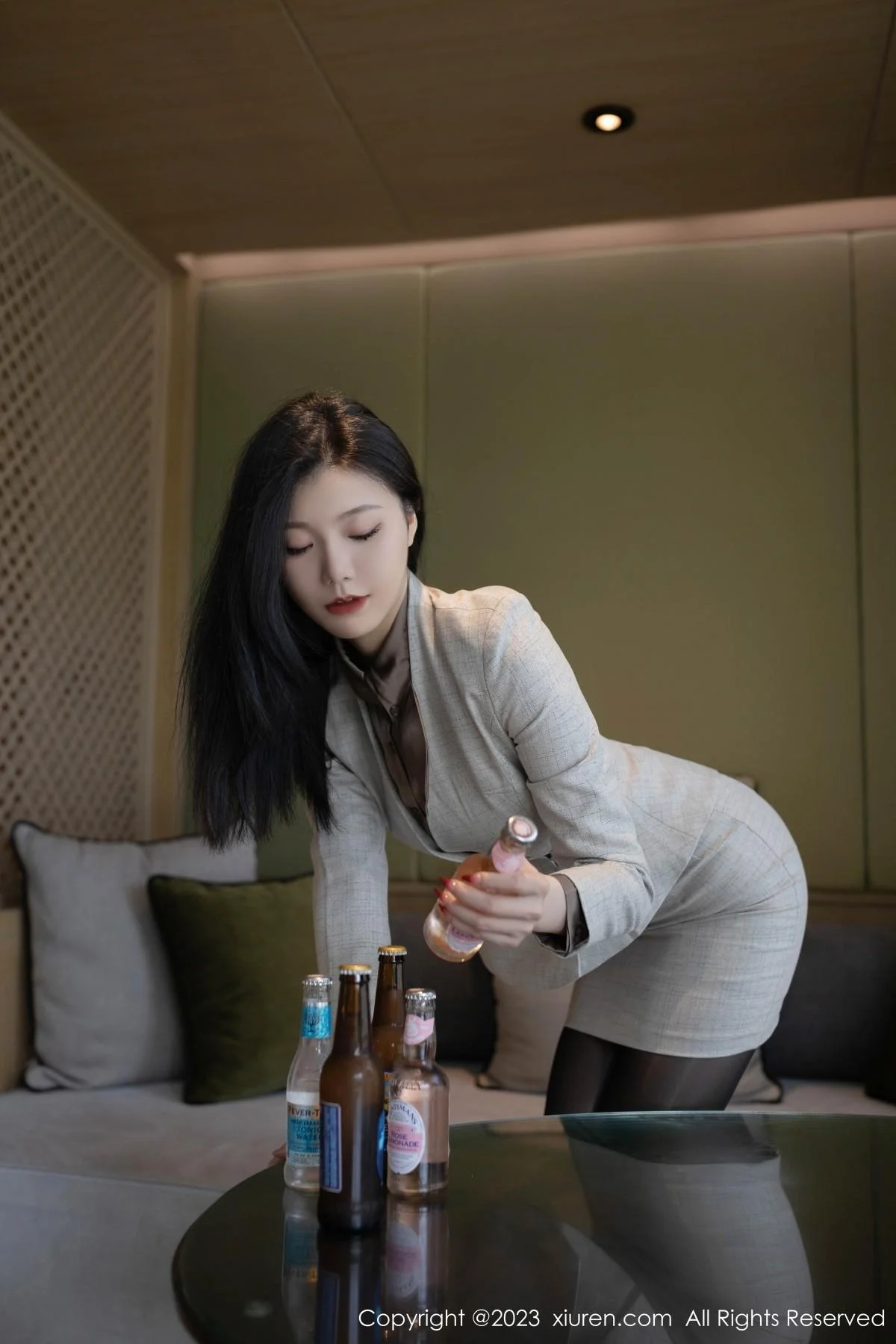 安然anran灰色职业Ol装露红色蕾丝内衣秀曼妙身姿绝美写真 第 4 张