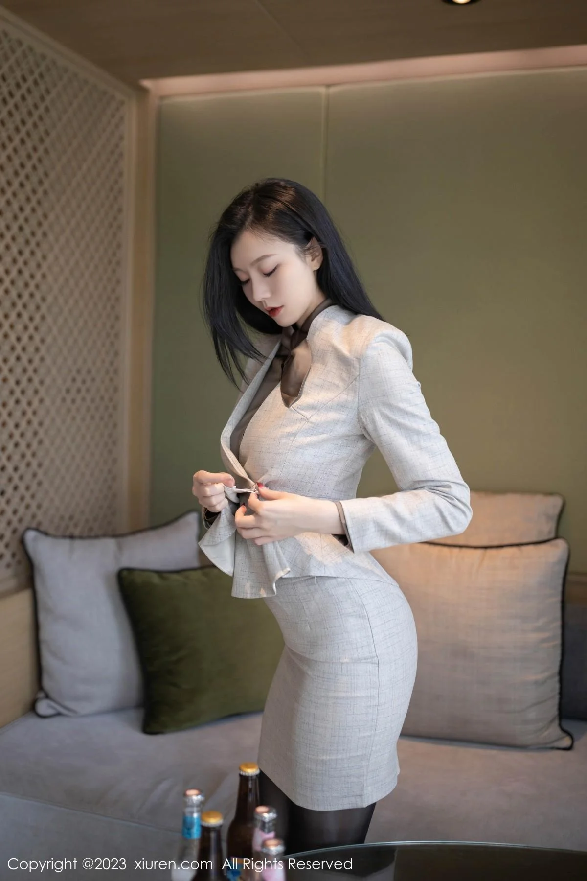 安然anran灰色职业Ol装露红色蕾丝内衣秀曼妙身姿绝美写真 第 5 张