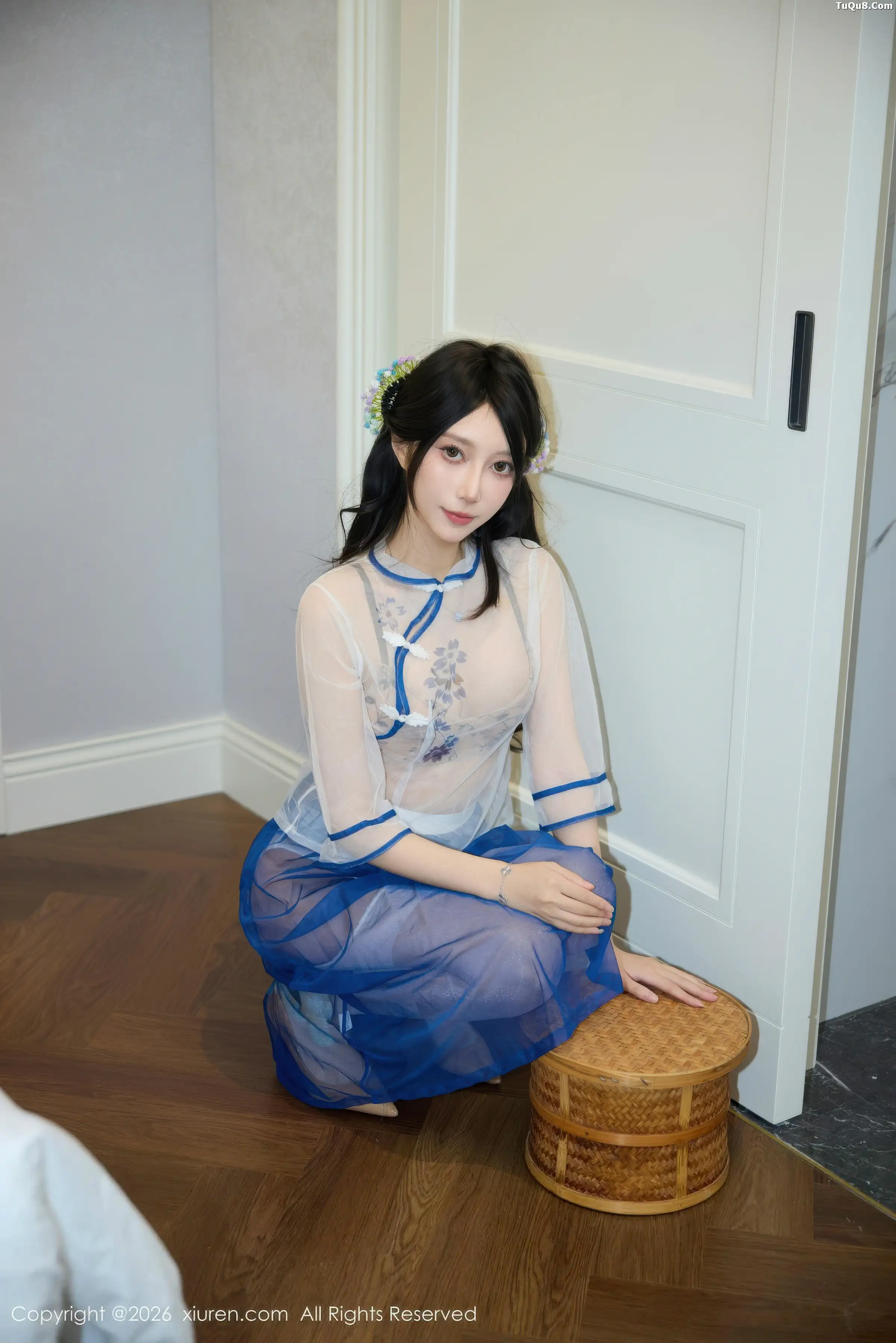 玥儿玥er性感浅色连衣裙配白丝吊袜秀曼妙身材迷人绝美写真 第 6 张