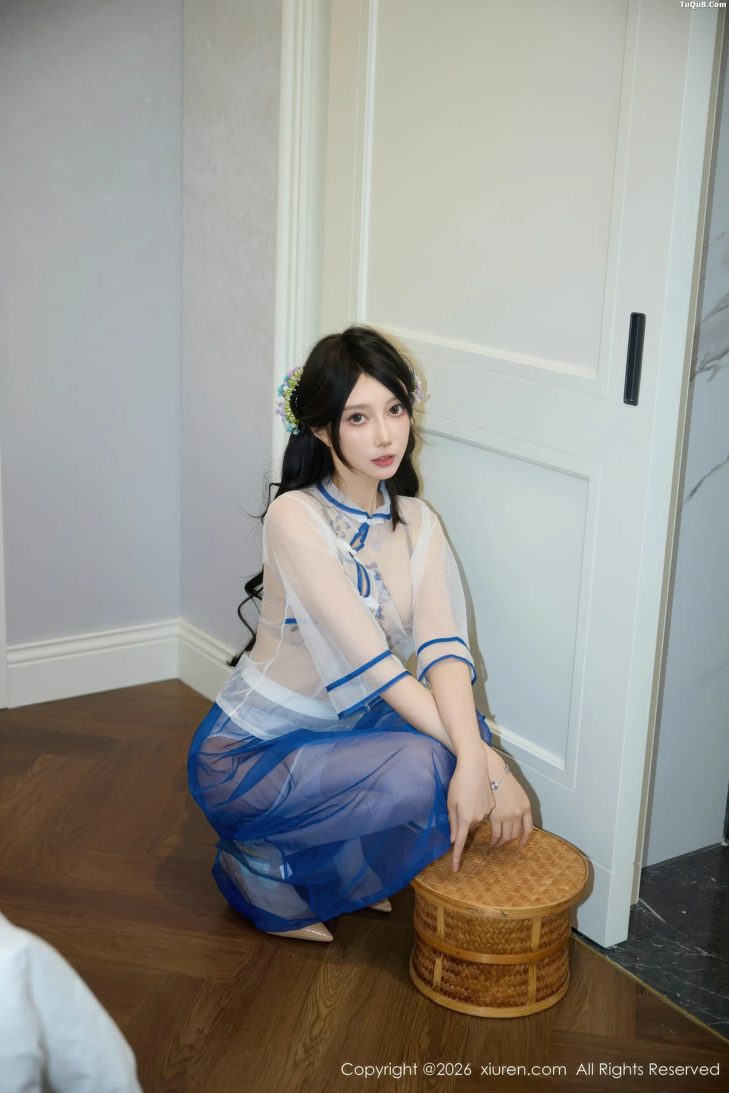 玥儿玥er性感浅色连衣裙配白丝吊袜秀曼妙身材迷人绝美写真 第 7 张