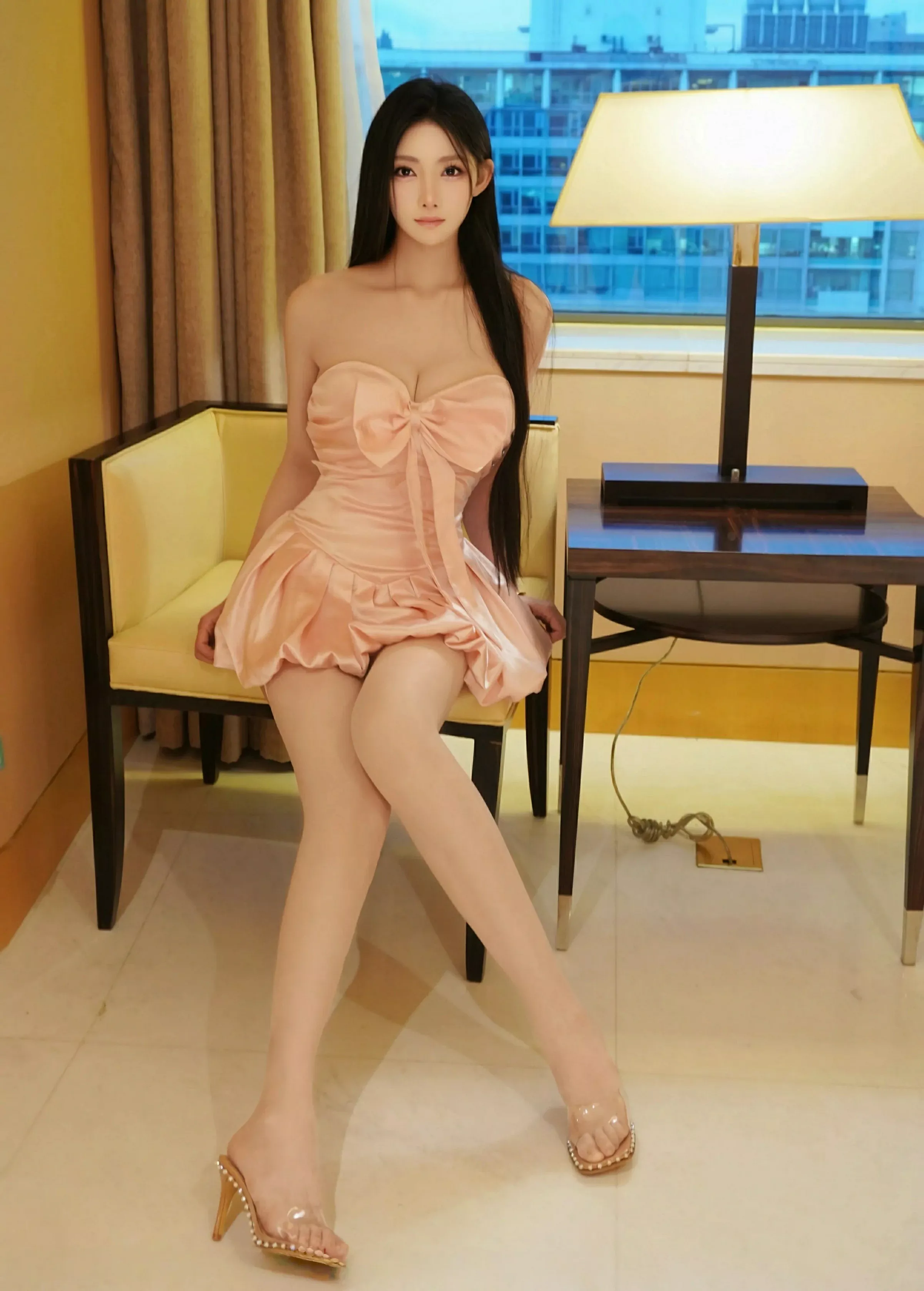 雪见性感粉色连衣裙露白色内衣配白丝袜秀美腿绝美写真 第 24 张