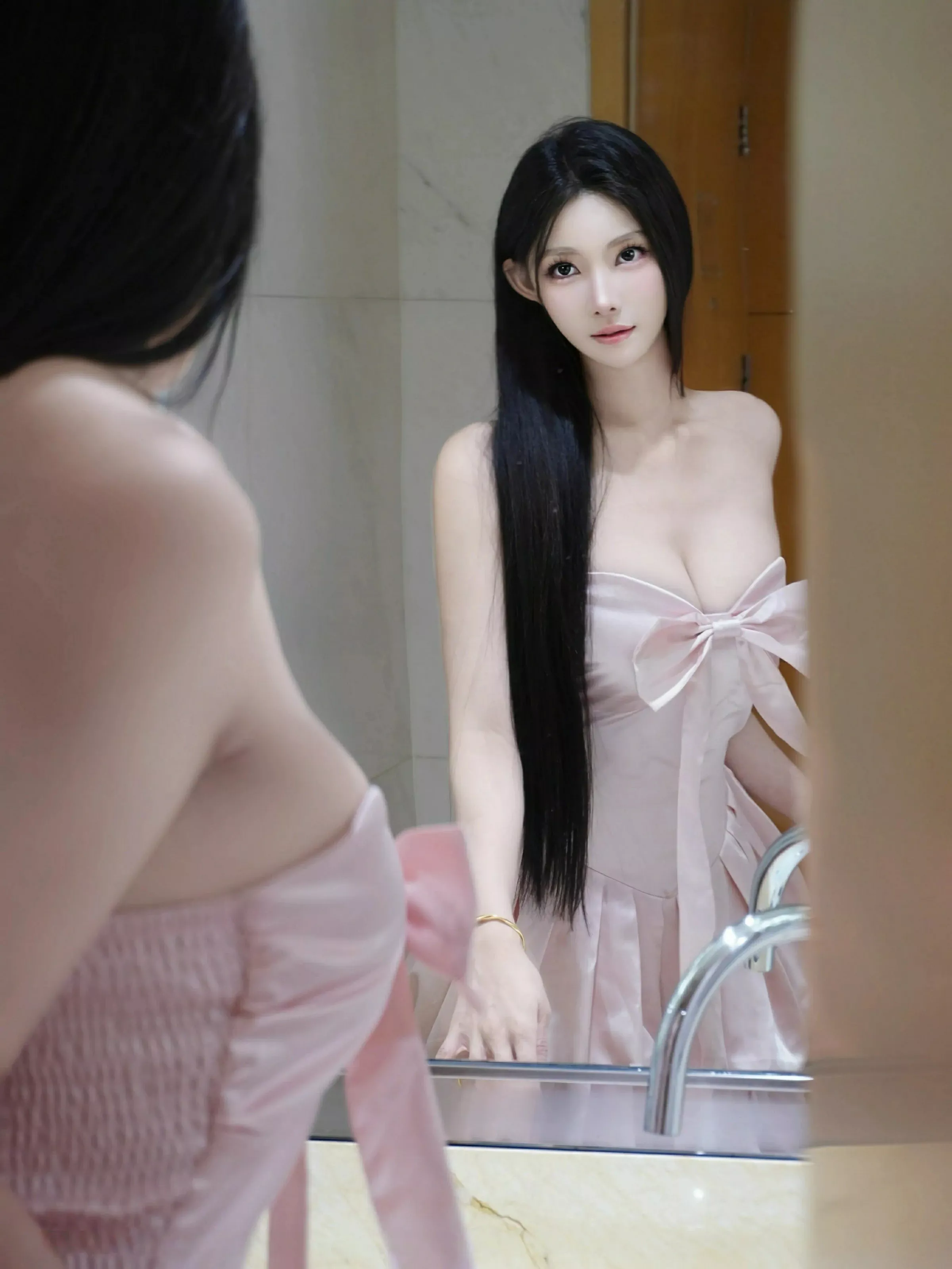 雪见性感粉色连衣裙露白色内衣配白丝袜秀美腿绝美写真 第 26 张