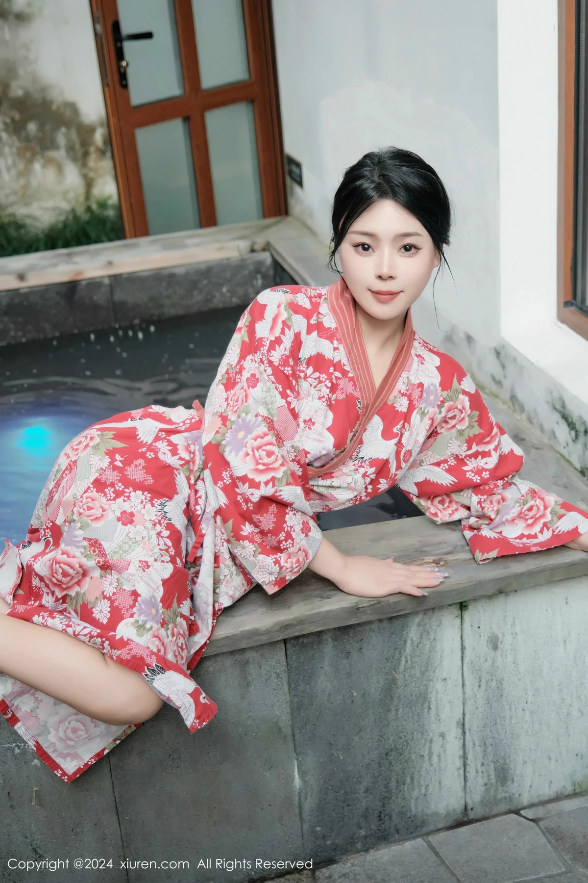 麦田温泉场景性感花色连衣裙半脱秀曼妙身姿惹火绝美写真 第 27 张