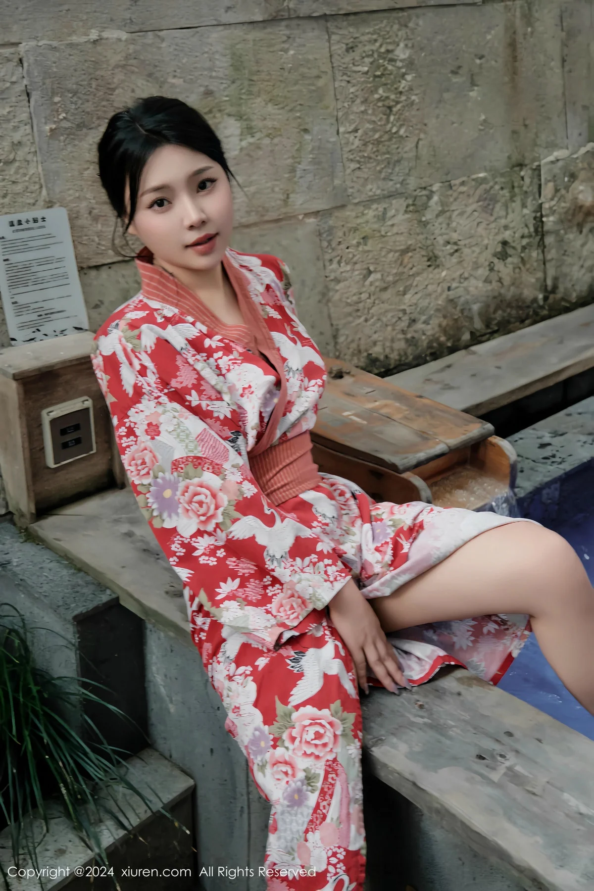 麦田温泉场景性感花色连衣裙半脱秀曼妙身姿惹火绝美写真 第 39 张