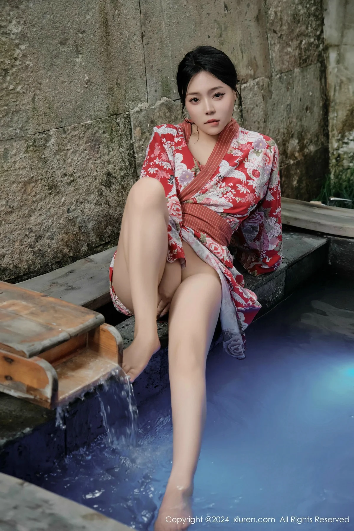 麦田温泉场景性感花色连衣裙半脱秀曼妙身姿惹火绝美写真 第 47 张