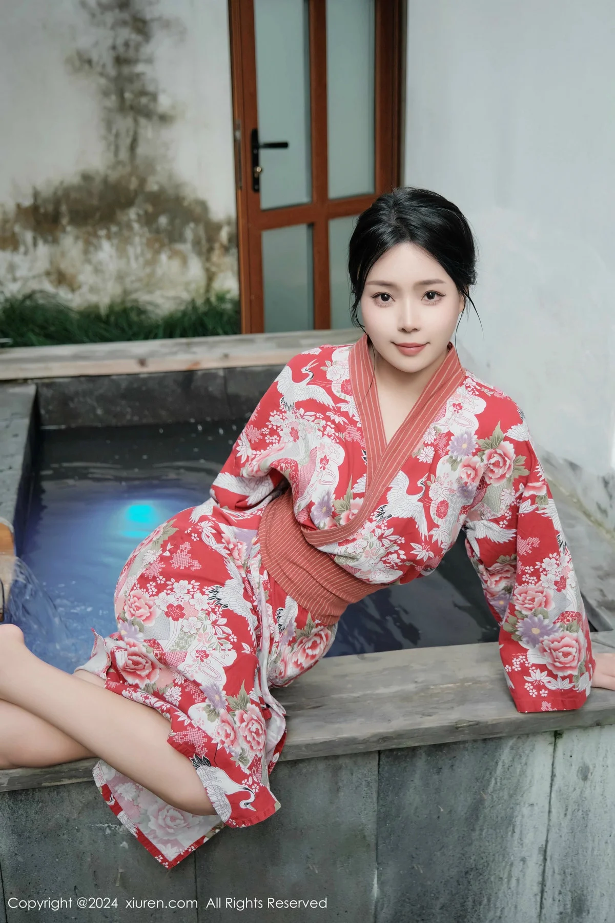 麦田温泉场景性感花色连衣裙半脱秀曼妙身姿惹火绝美写真 第 8 张