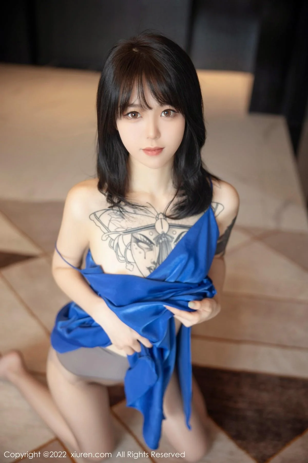 奶瓶蓝色吊裙配灰丝裤袜秀曼妙身材性感美腿迷人绝美写真 第 28 张