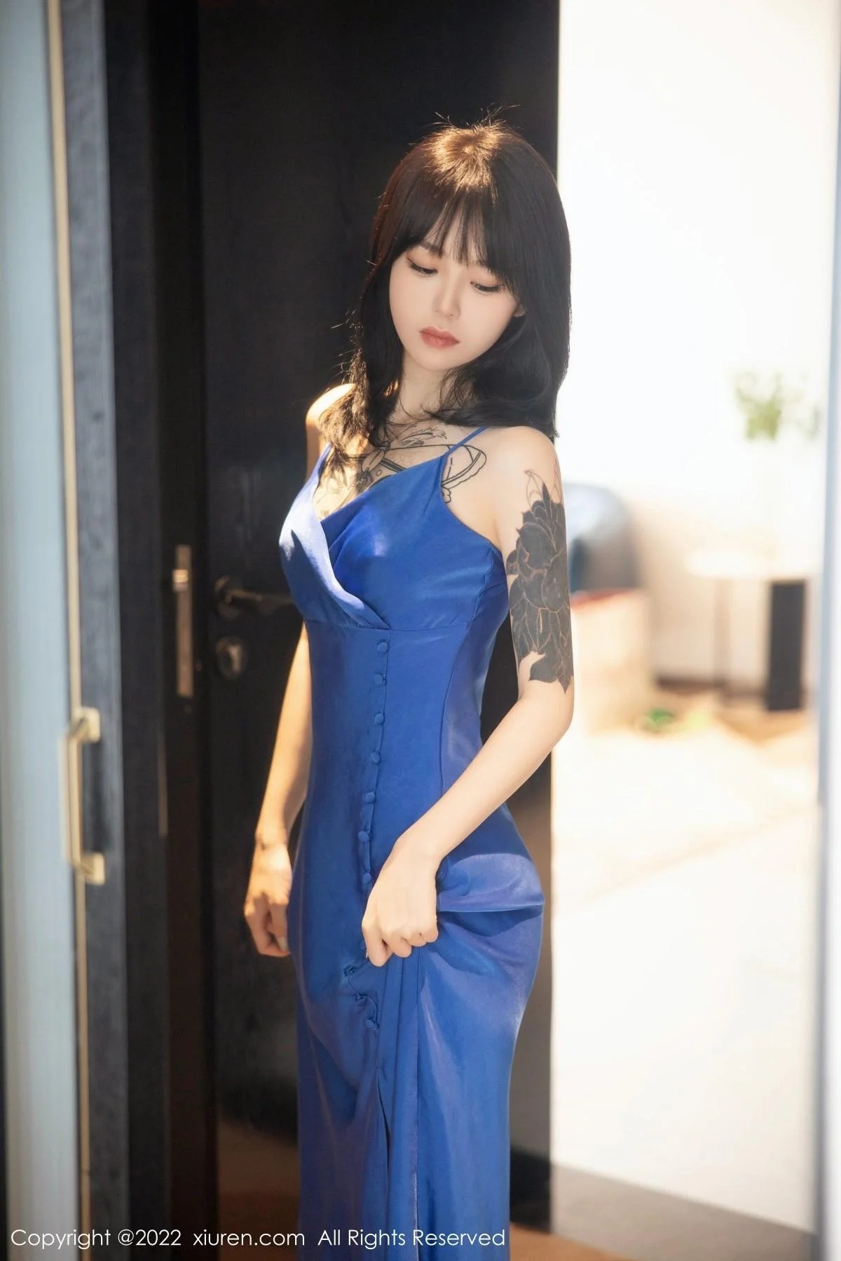 奶瓶蓝色吊裙配灰丝裤袜秀曼妙身材性感美腿迷人绝美写真 第 29 张