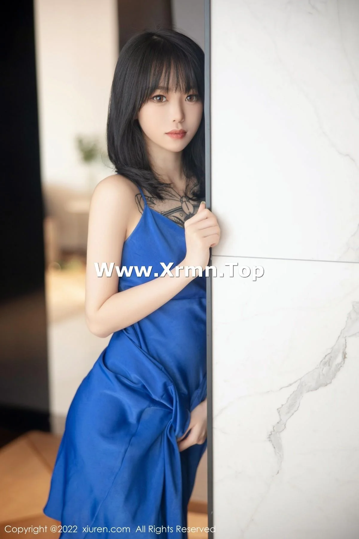 奶瓶蓝色吊裙配灰丝裤袜秀曼妙身材性感美腿迷人绝美写真 第 30 张