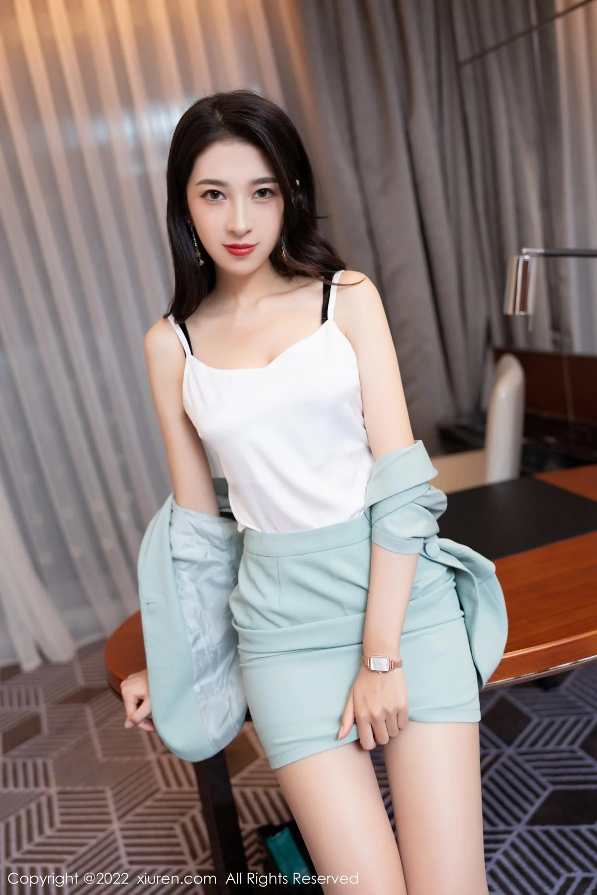 林乐一私房脱性感蓝灰色套装露黑色内衣原色丝袜绝美写真 第 22 张