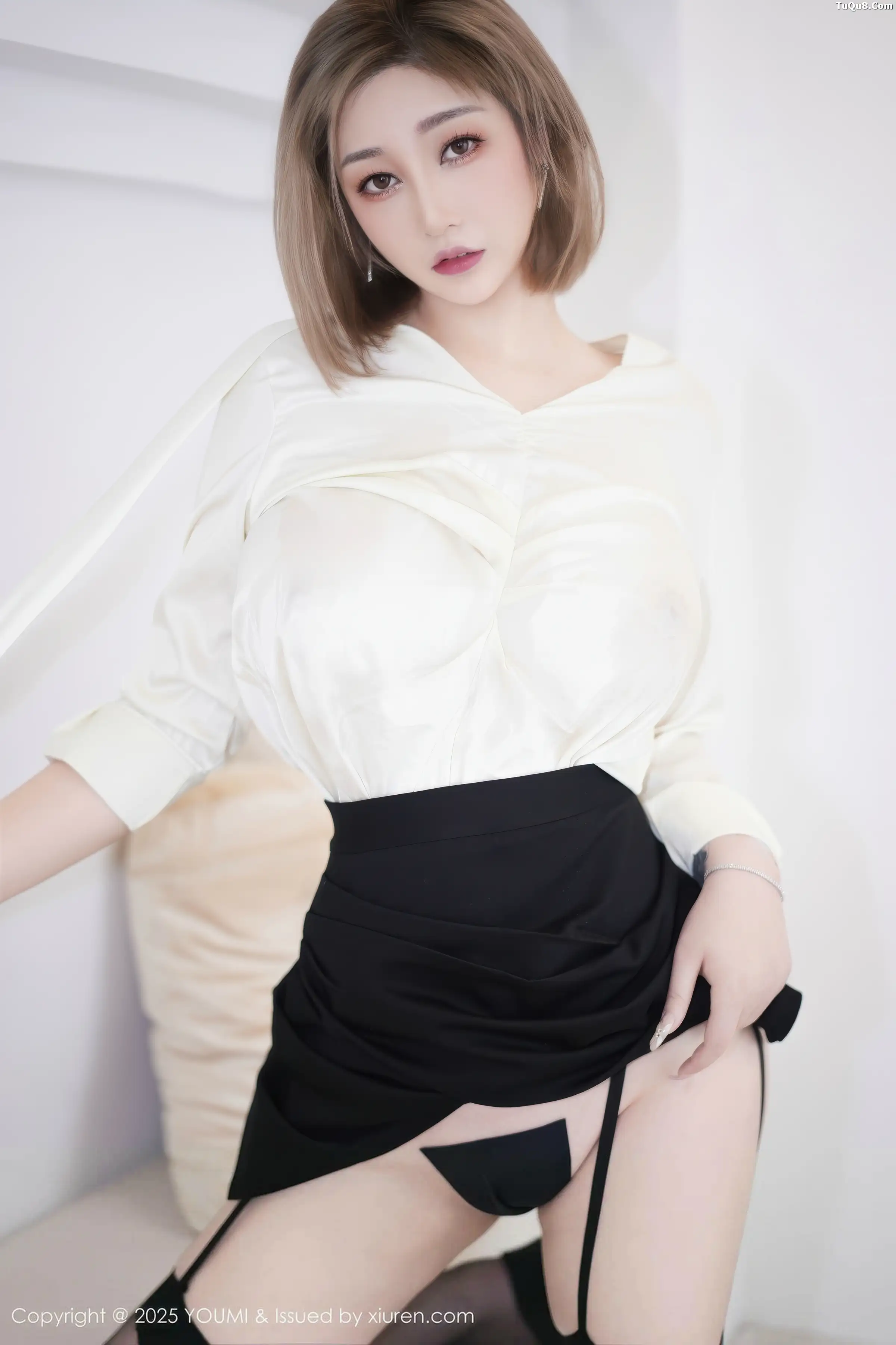妲己_Toxic性感白衬衫配黑短裙露黑丝吊袜秀丰满身材绝美写真 第 57 张