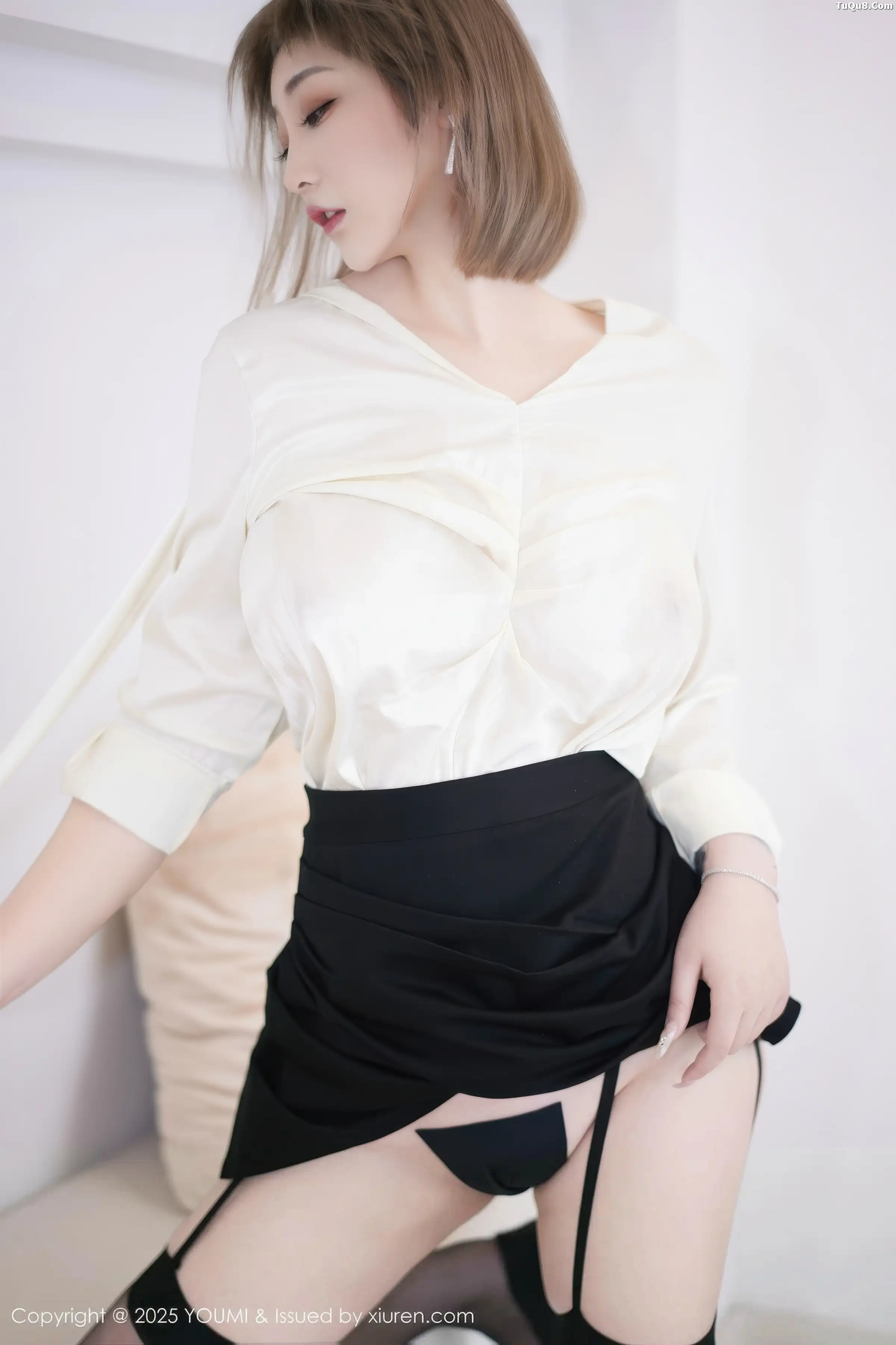妲己_Toxic性感白衬衫配黑短裙露黑丝吊袜秀丰满身材绝美写真 第 59 张