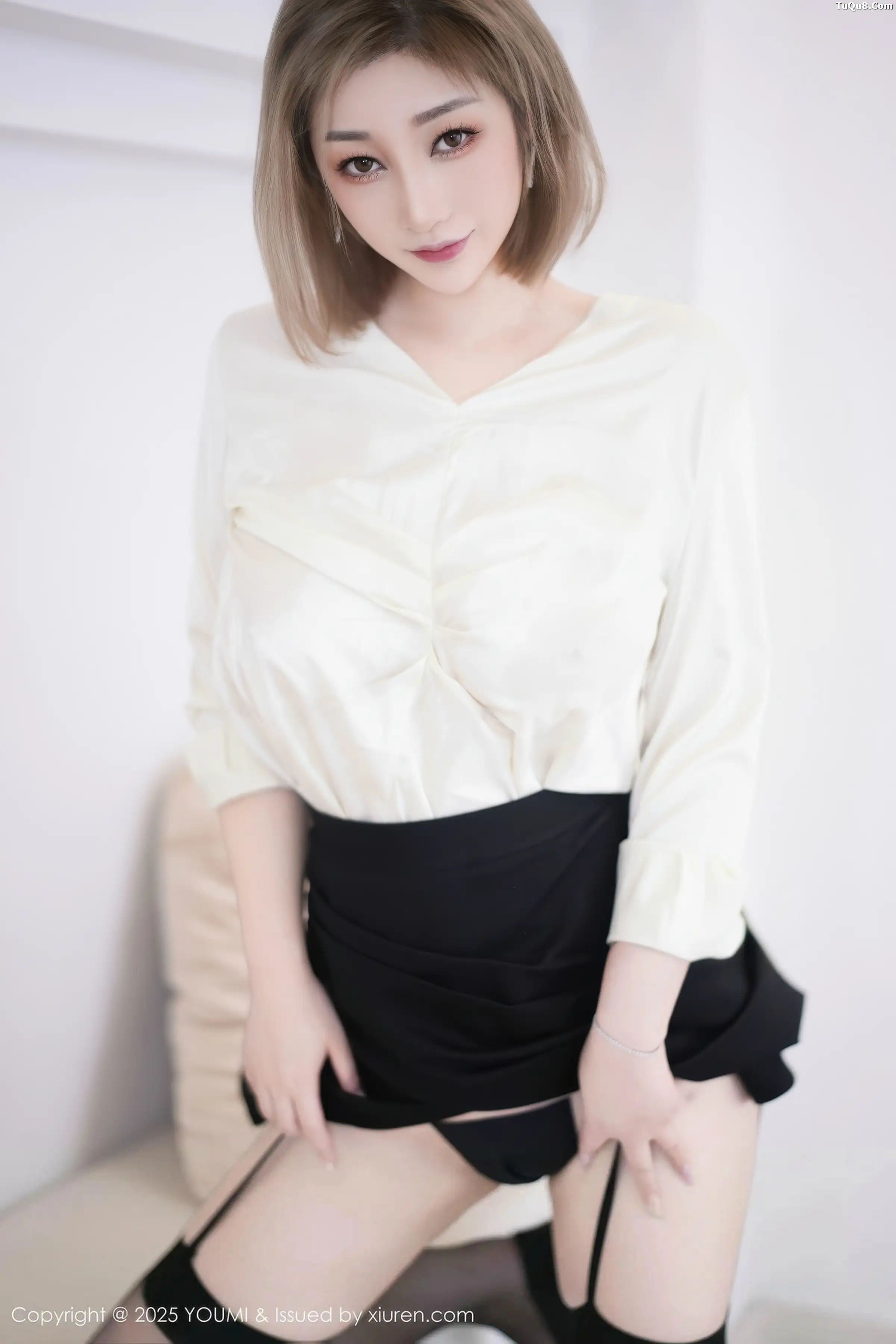 妲己_Toxic性感白衬衫配黑短裙露黑丝吊袜秀丰满身材绝美写真 第 65 张