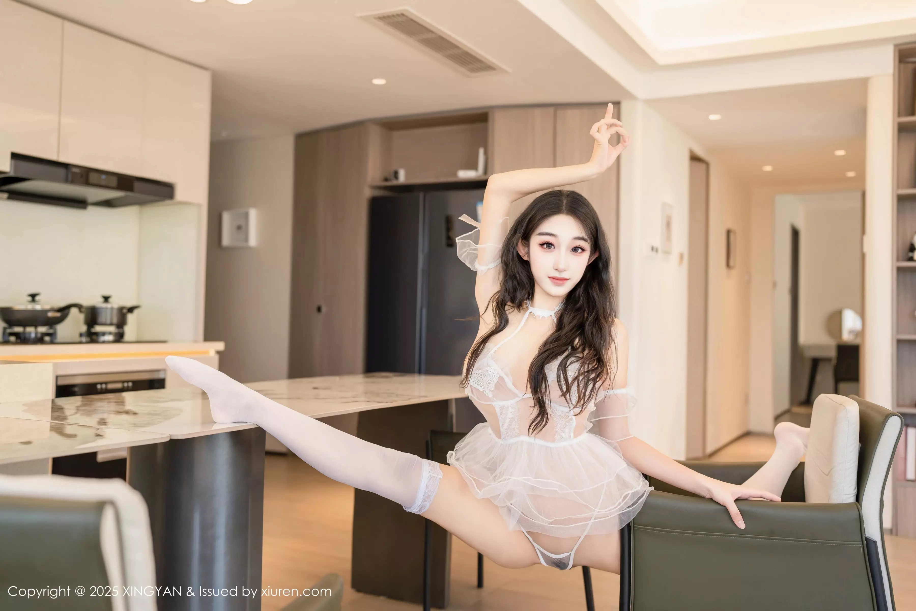 星冉性感白色薄纱情趣服饰配白色丝袜秀曼妙身姿绝美写真 第 92 张