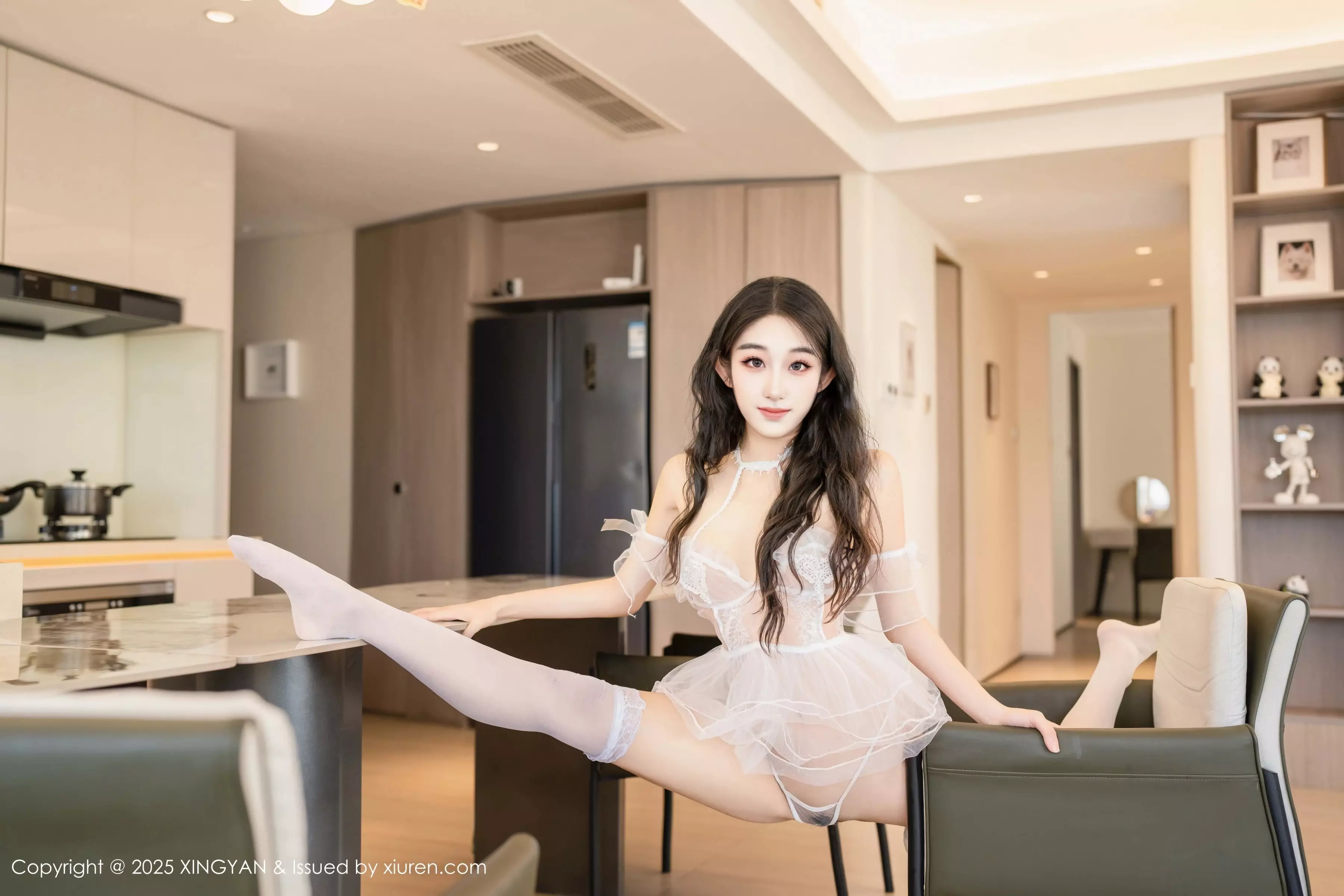 星冉性感白色薄纱情趣服饰配白色丝袜秀曼妙身姿绝美写真 第 93 张