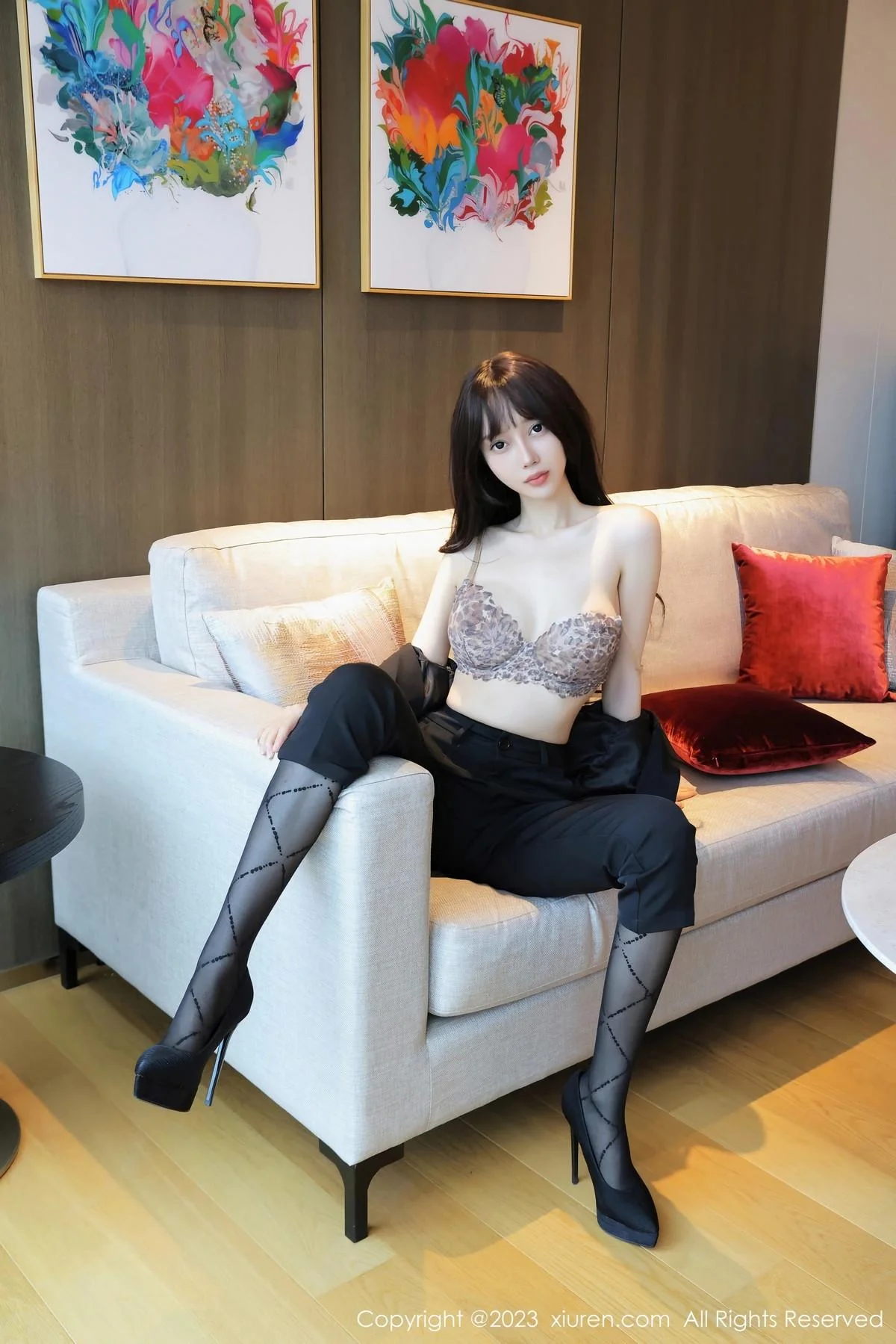 玥儿玥er性感薄纱暖灰内衣配黑丝裤袜秀曼妙身姿绝美写真 第 21 张