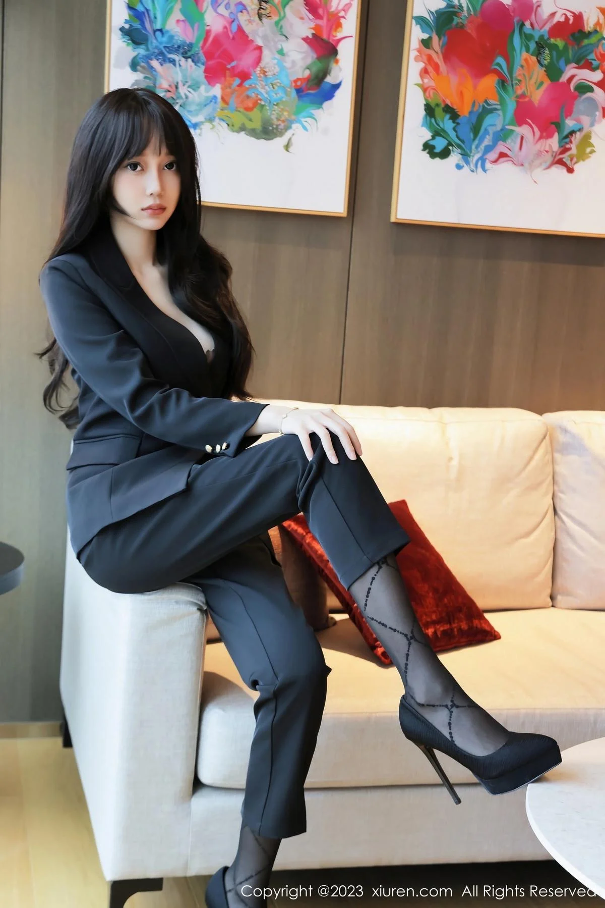 玥儿玥er性感薄纱暖灰内衣配黑丝裤袜秀曼妙身姿绝美写真 第 4 张